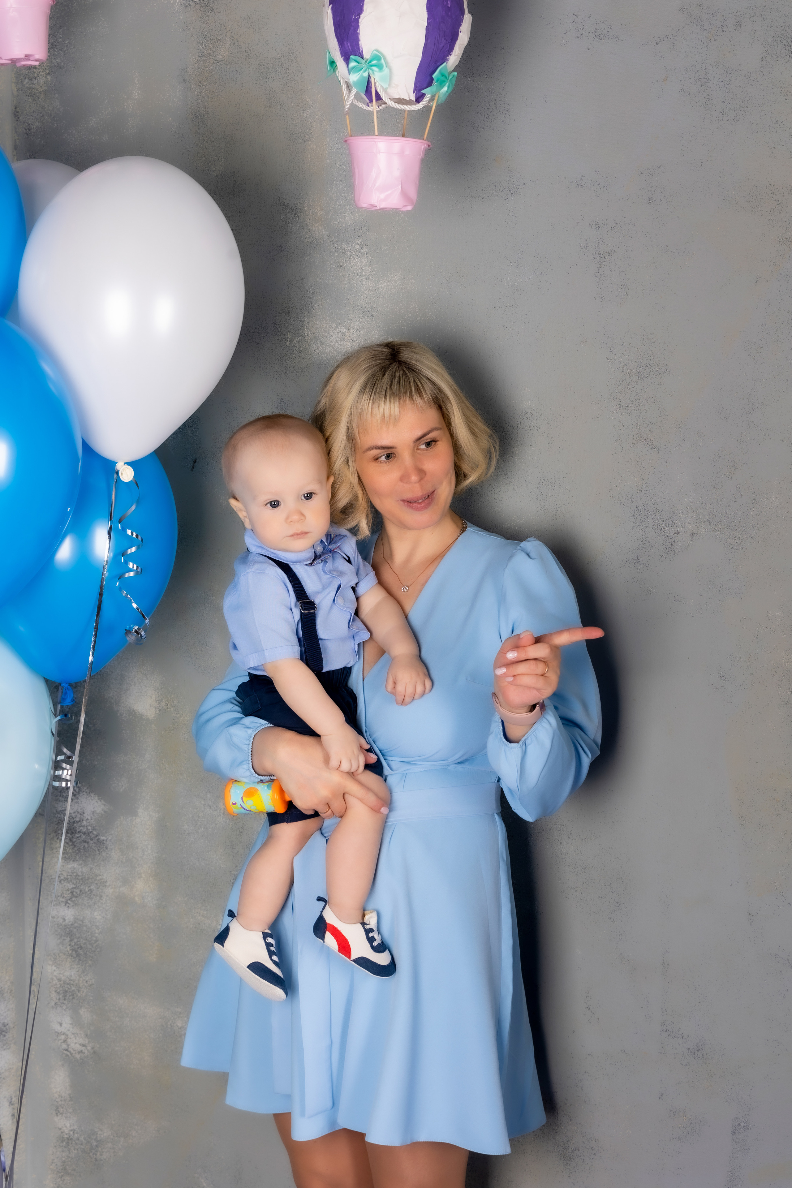 Мама, папа и малыш на воздушном шаре. Фотограф Владимир Роля