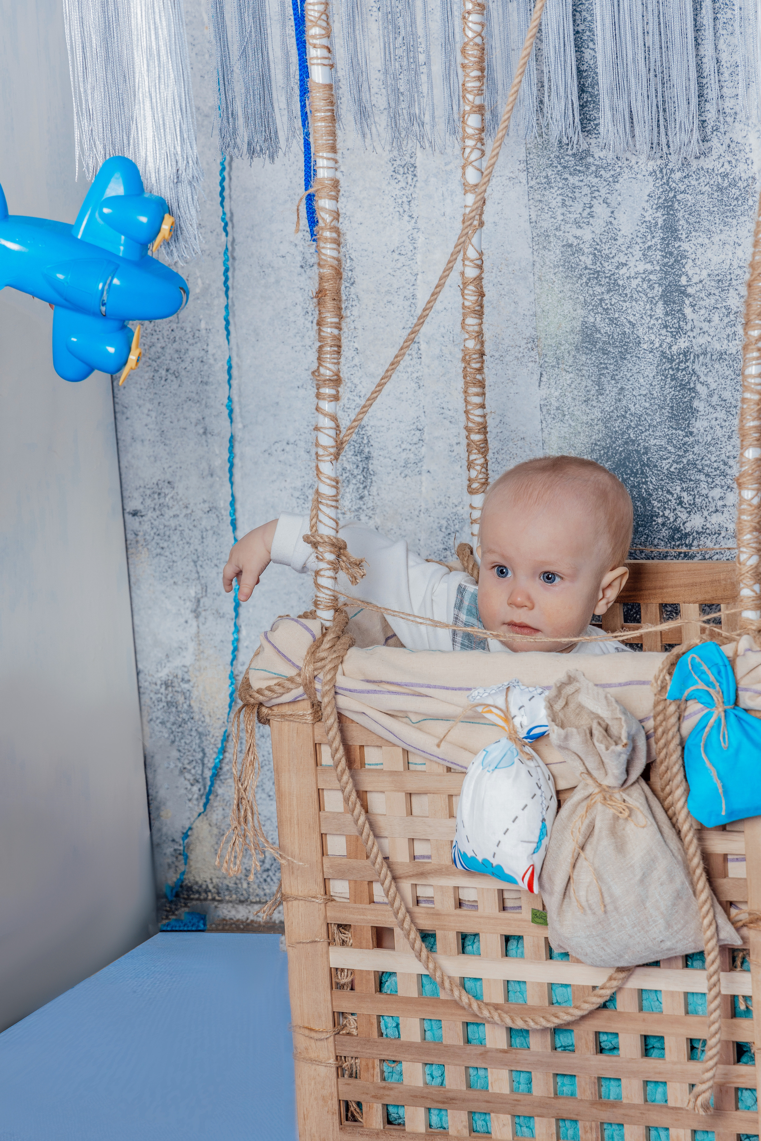 Мама, папа и малыш на воздушном шаре. Фотограф Владимир Роля