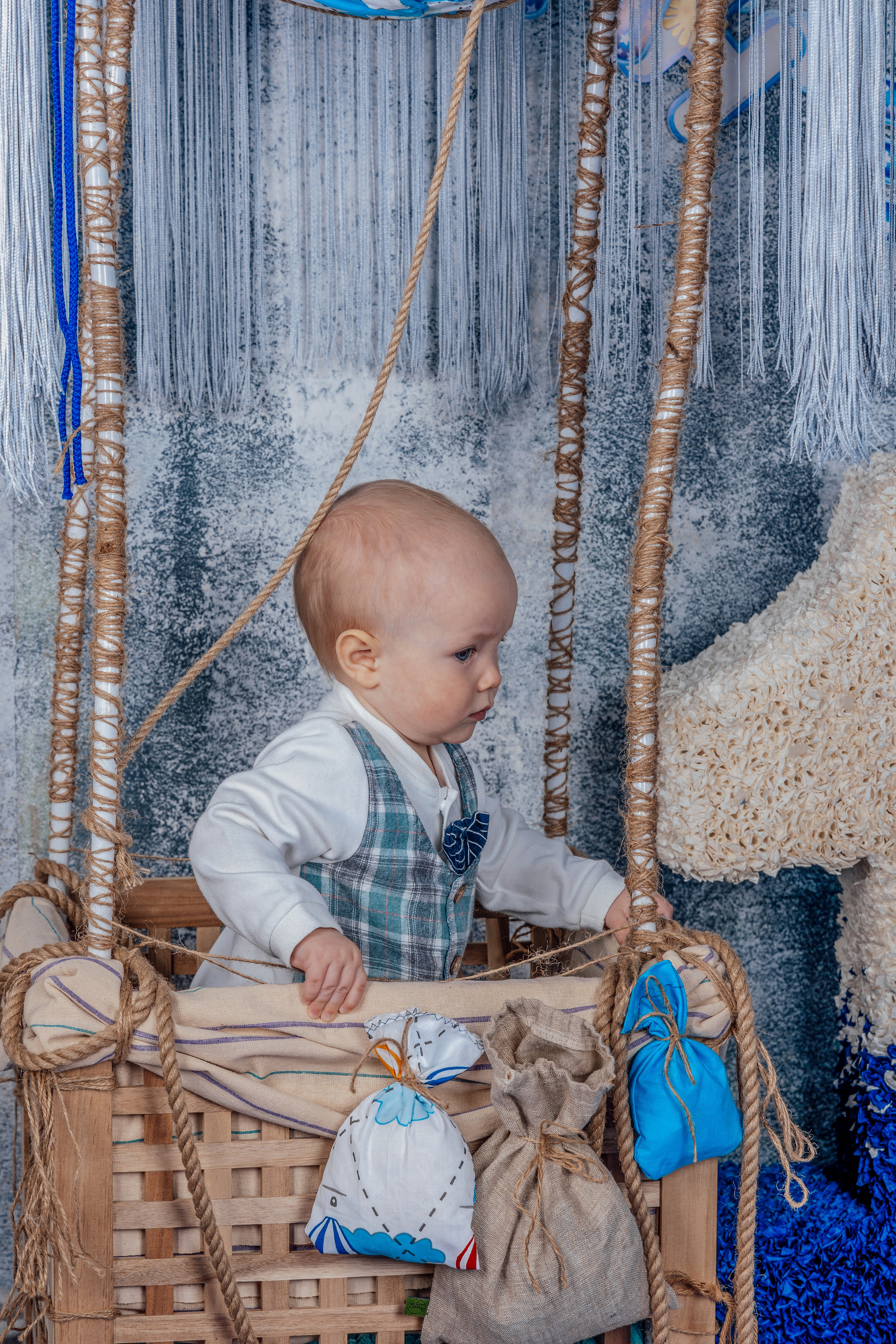Мама, папа и малыш на воздушном шаре. Фотограф Владимир Роля