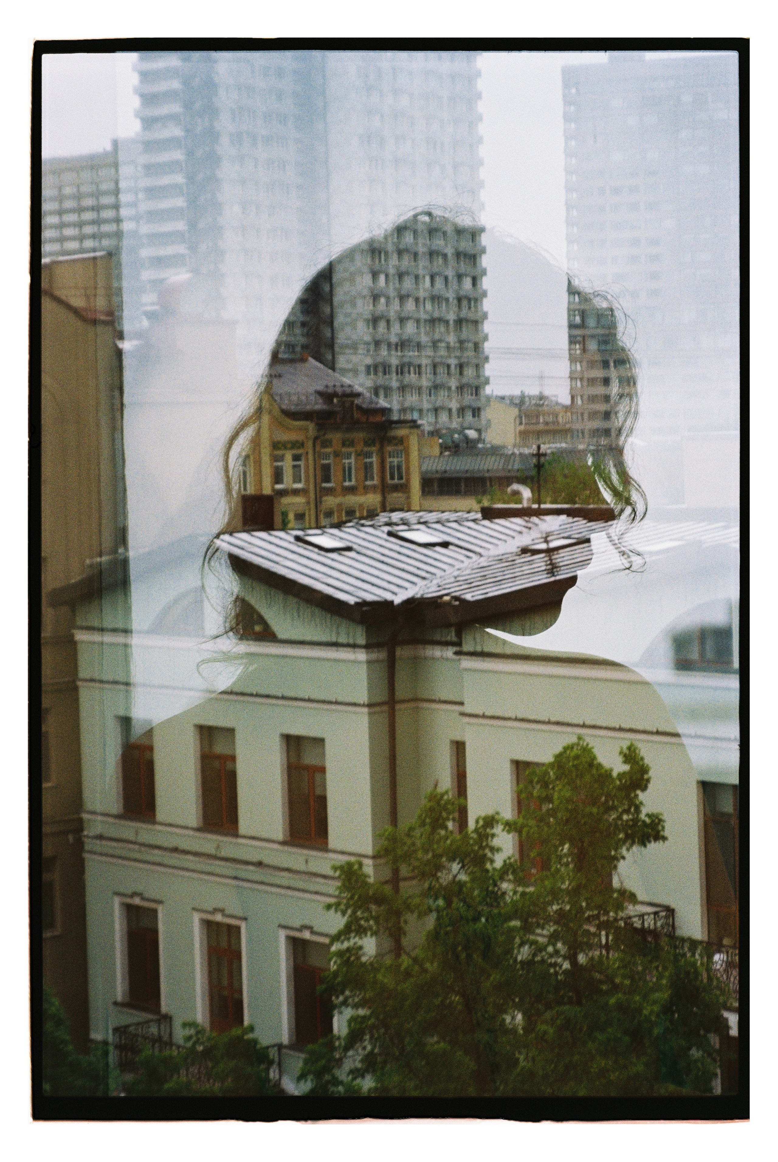 Город. Фотограф Максим К. Интимный портрет и вечерние прогулки по Москве на плёнку