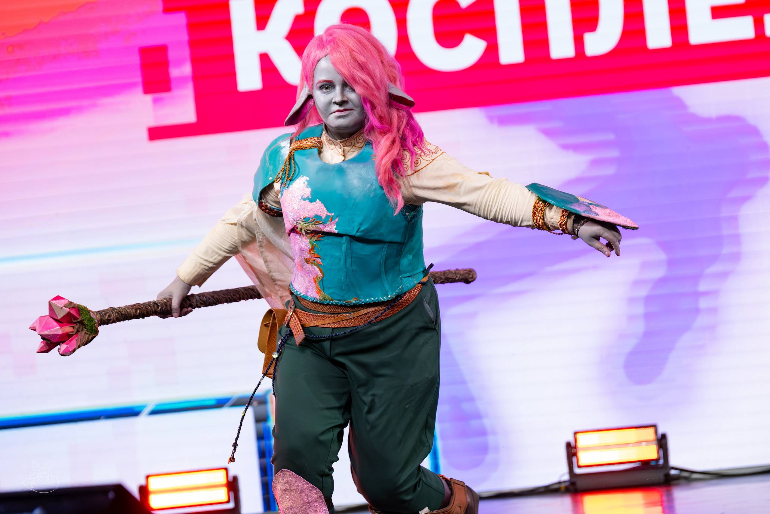 Сцена РЭД ЭКСПО 2024. Косплей фотограф