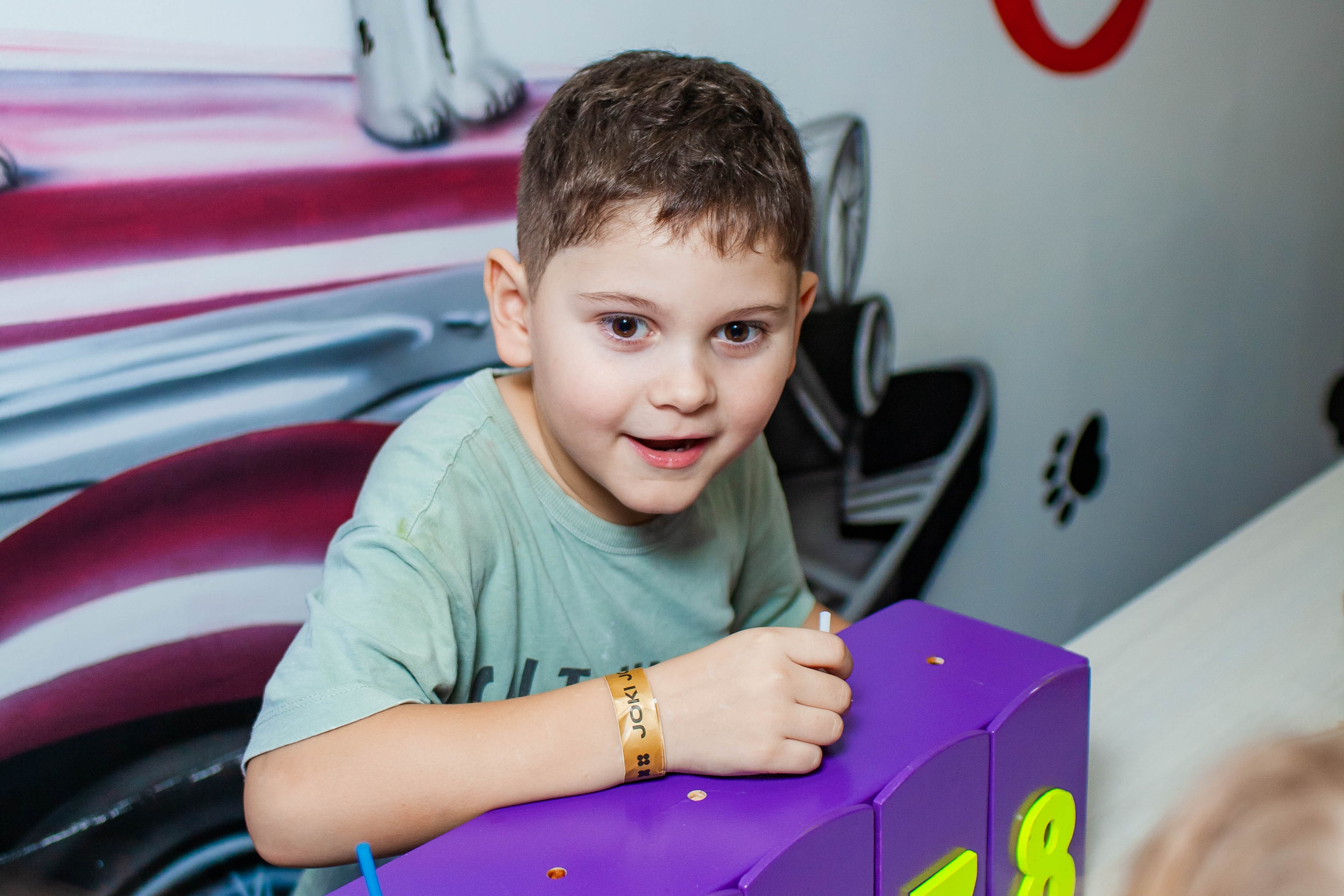 Неон Челендж День рождения Ярослава. Детский и семейный фотограф в Санкт-Петербурге Елизавета Сорокина