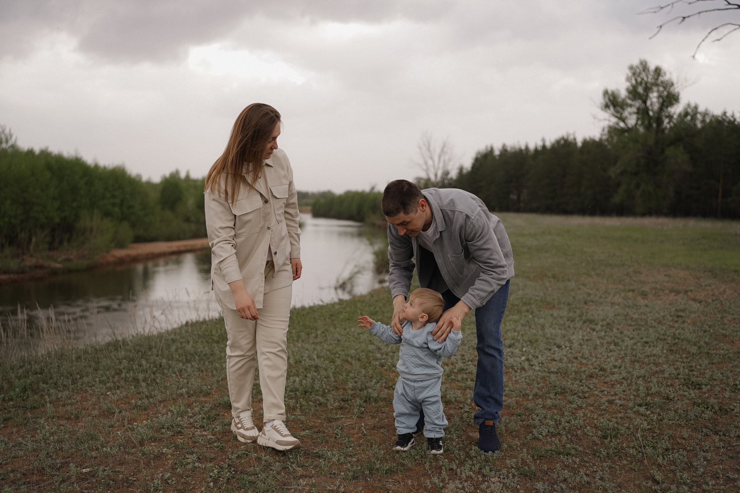 Прогулка у леса. Семейные и свадебные истории/Love story/Женские портреты