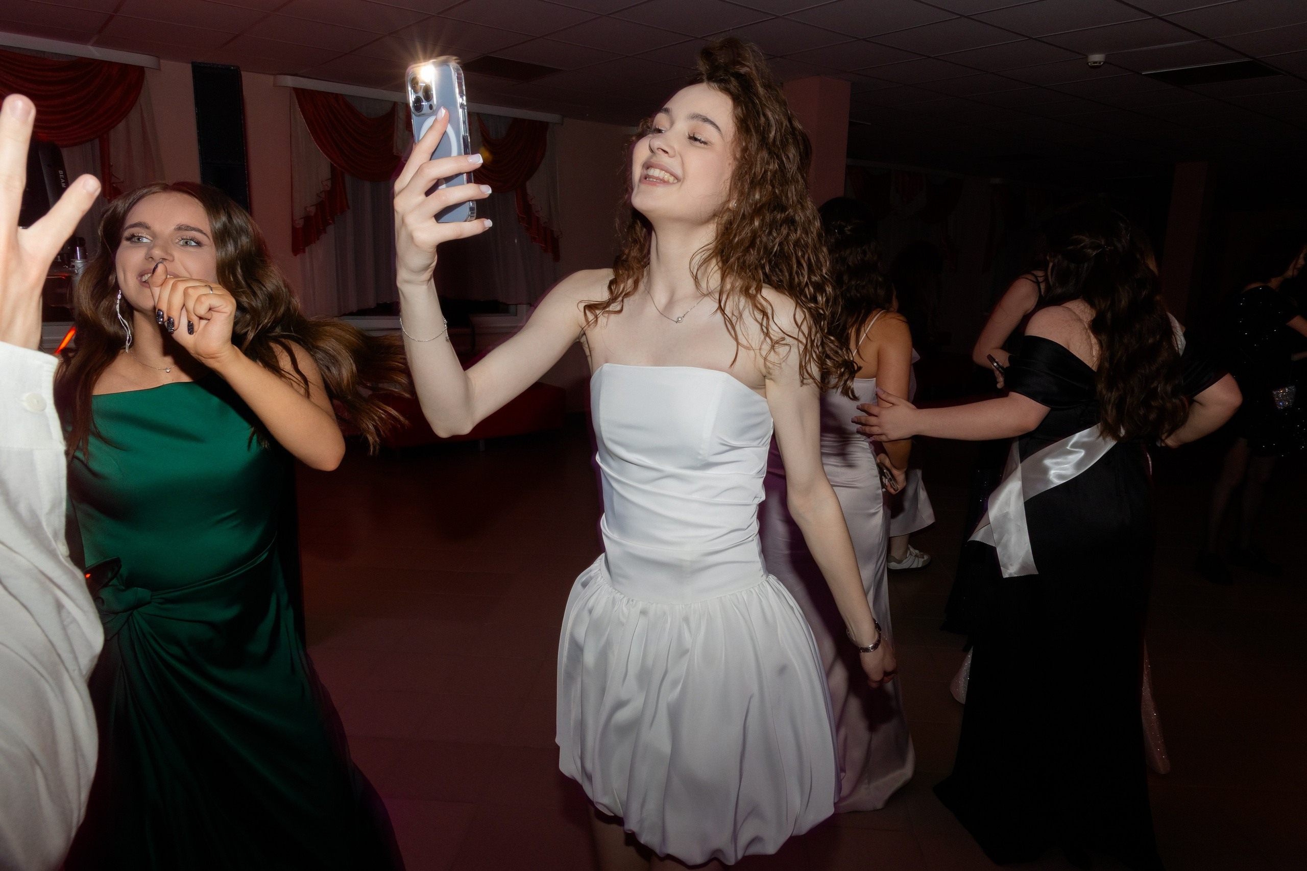 Школьный выпускной 2025 год в Минске, Беларуси. Свадебный фотограф в Минске/Беларуси Сергей Спиридонов