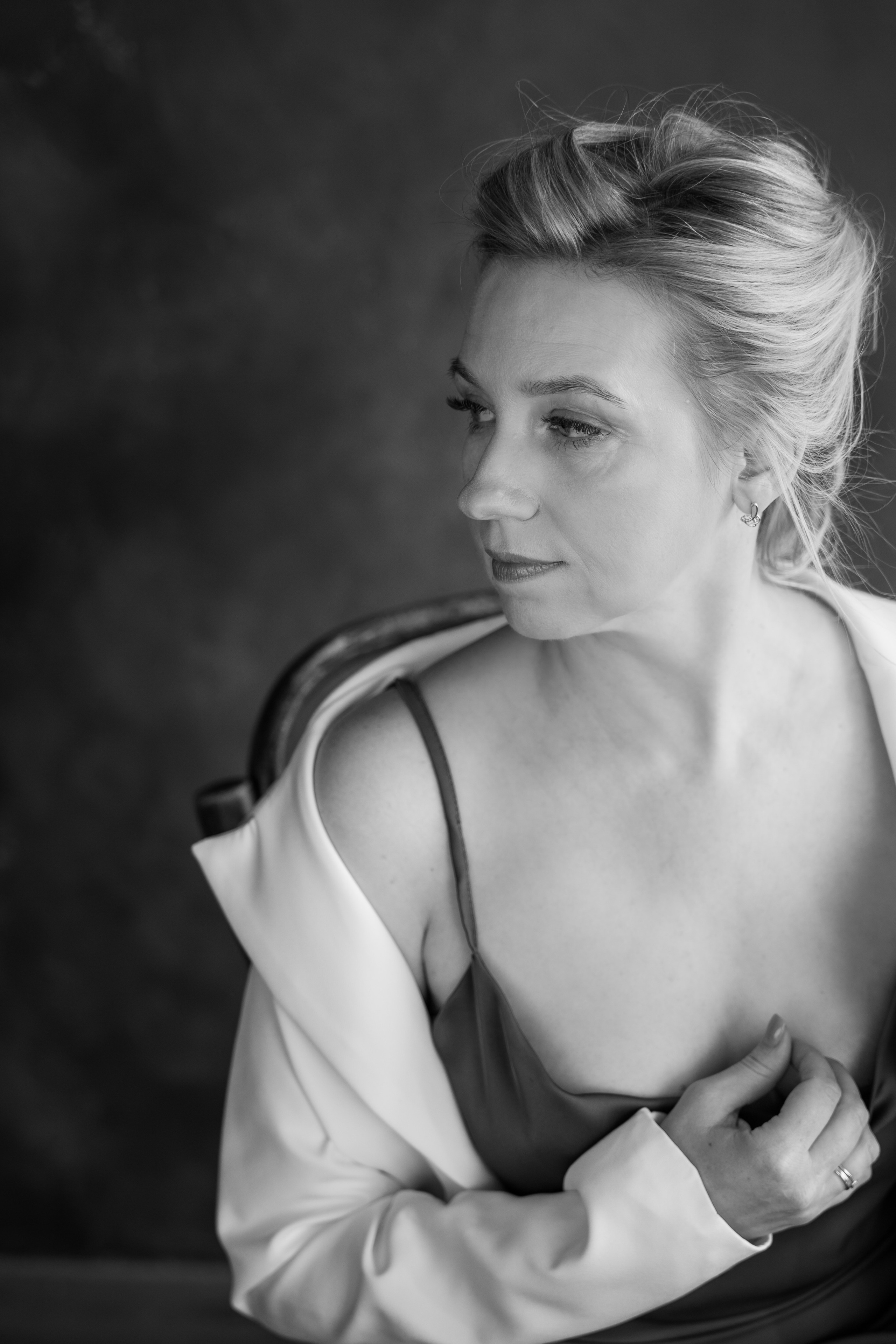Минималистичная фотосессия для женщины 44 года. Женский фотограф в Красноярске