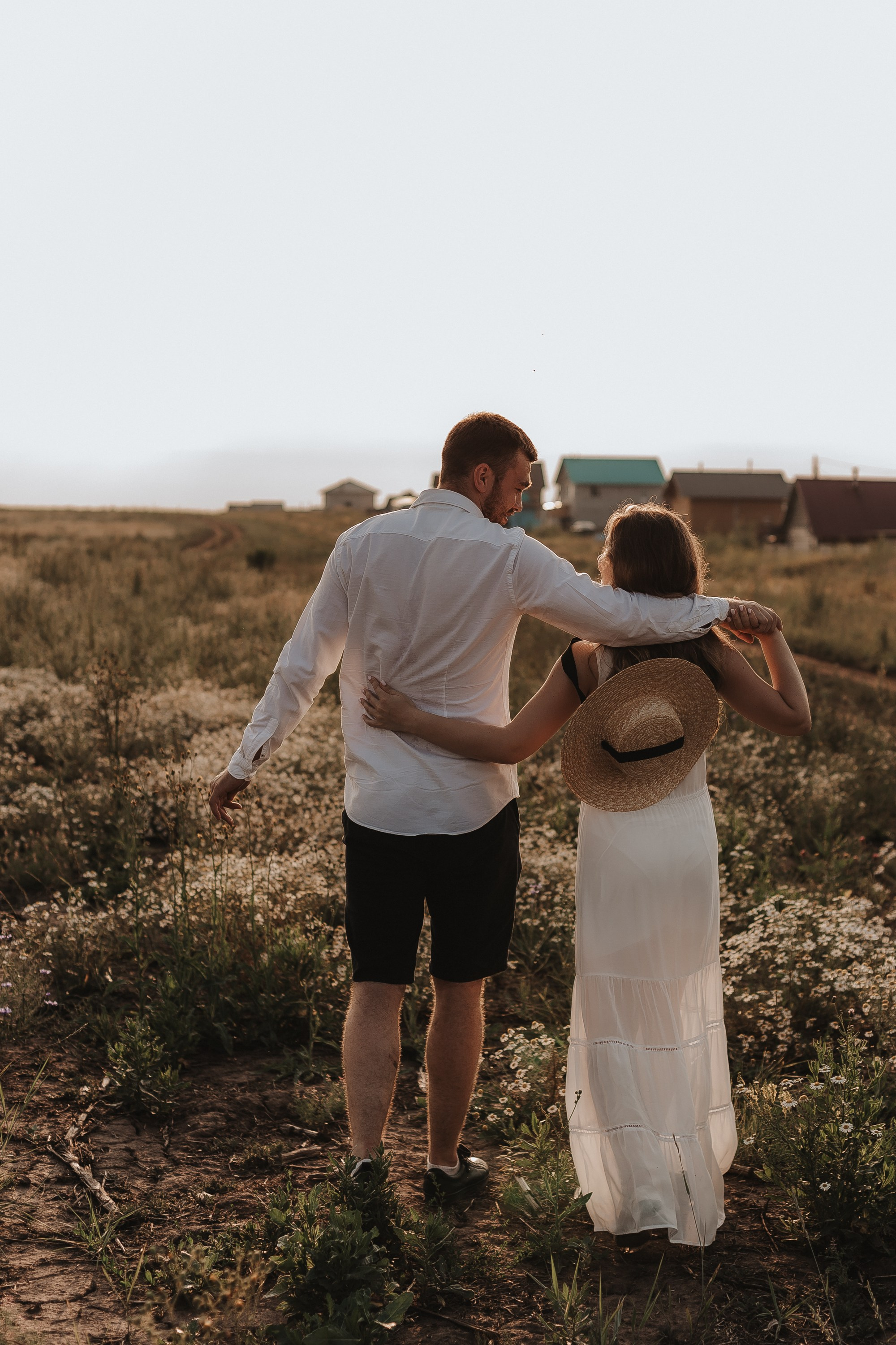 Love Story ребят в ромашковом поле. Свадебный фотограф Пермь