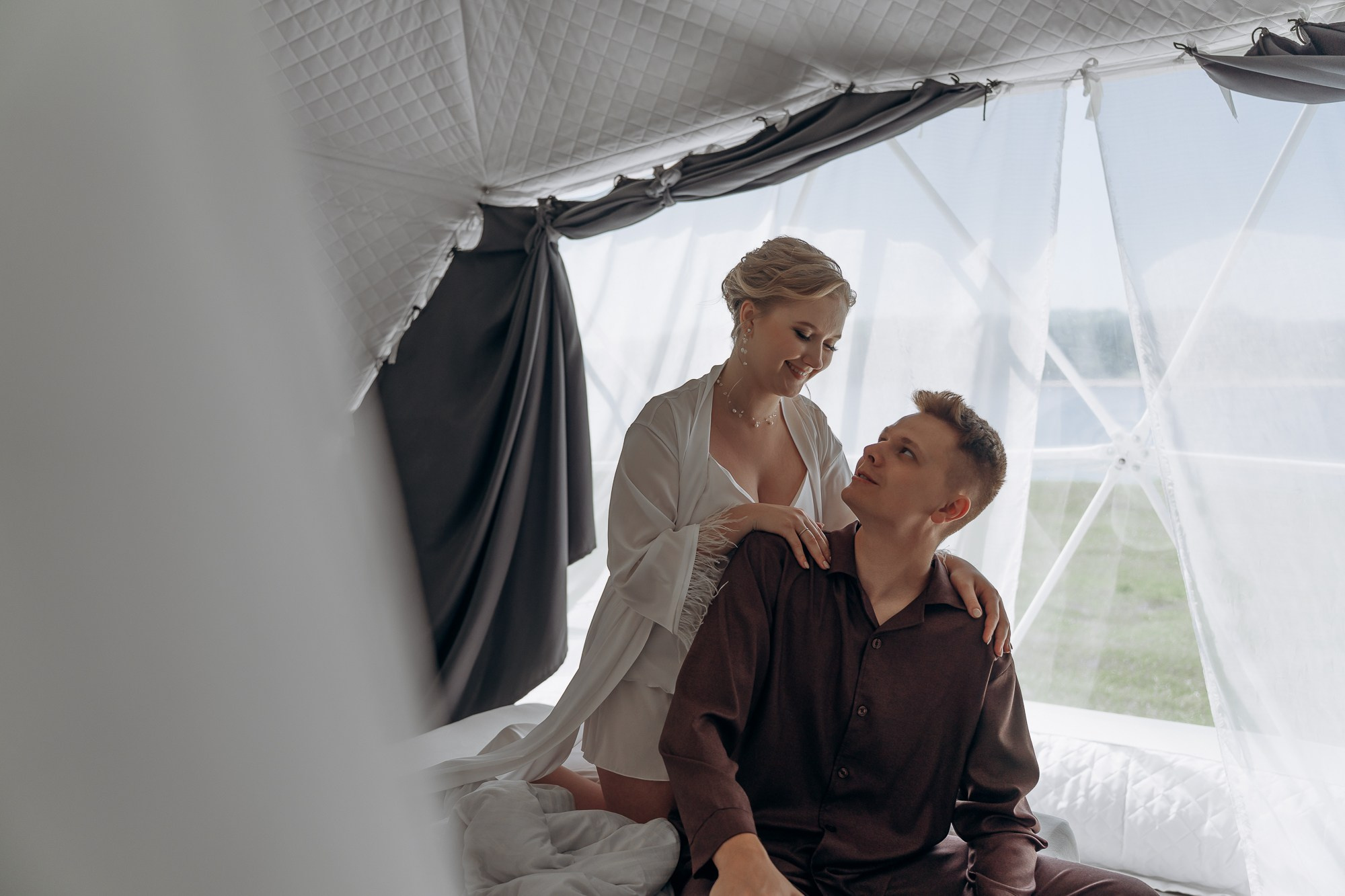 Свадебная фотосессия в глэмпинге. Свадебный и репортажный фотограф в Ярославле Евгений Сальников
