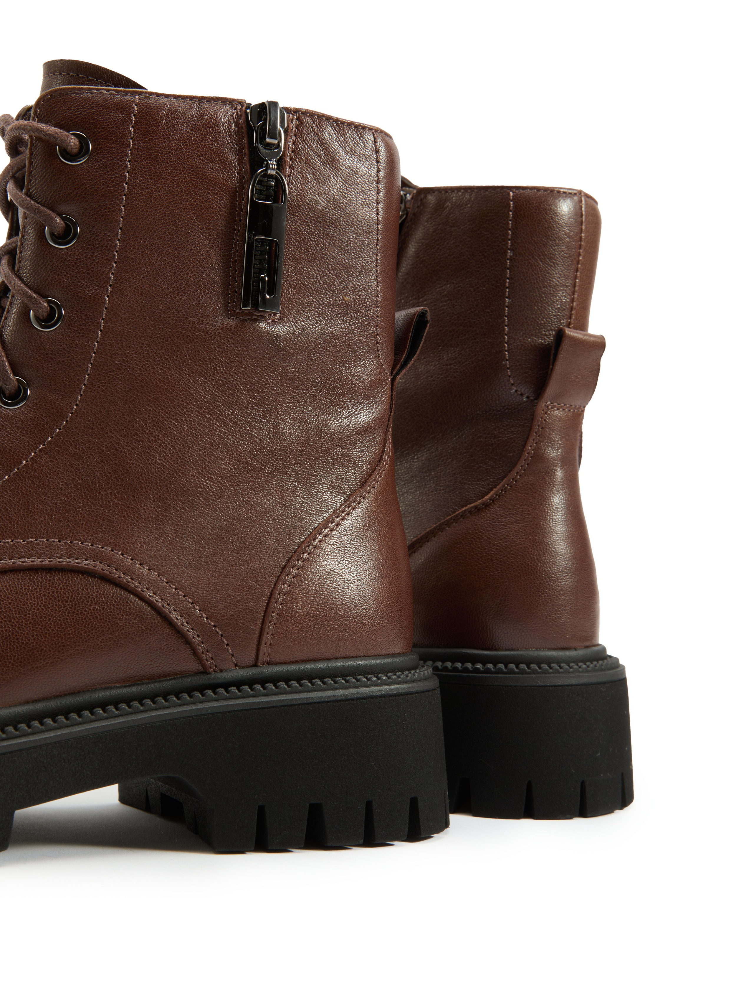 Каталожная фотография обуви. Фотограф в Москве Егор Гончаров