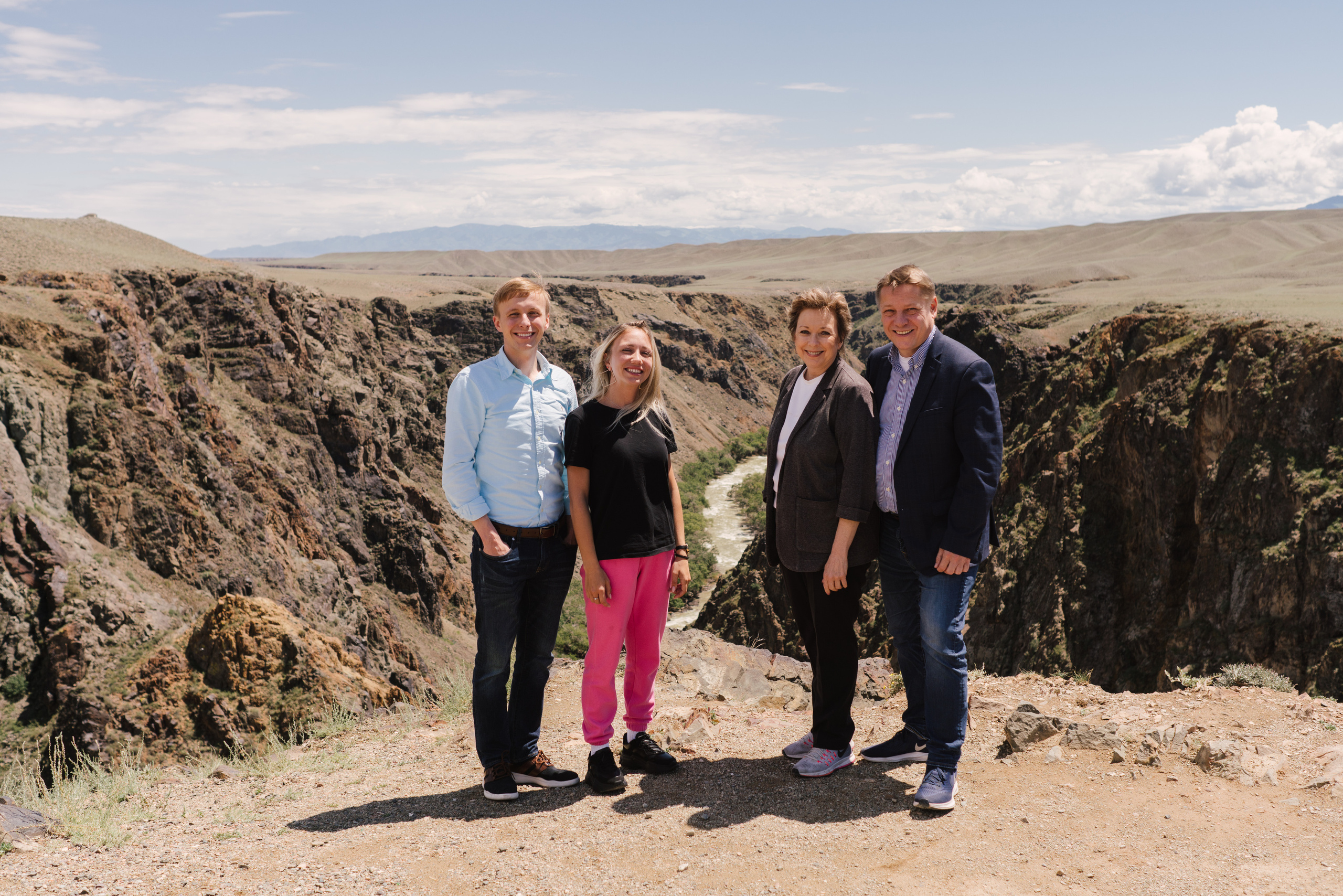 Предложение руки на Кольсае. Профессиональная съемка в Алматы