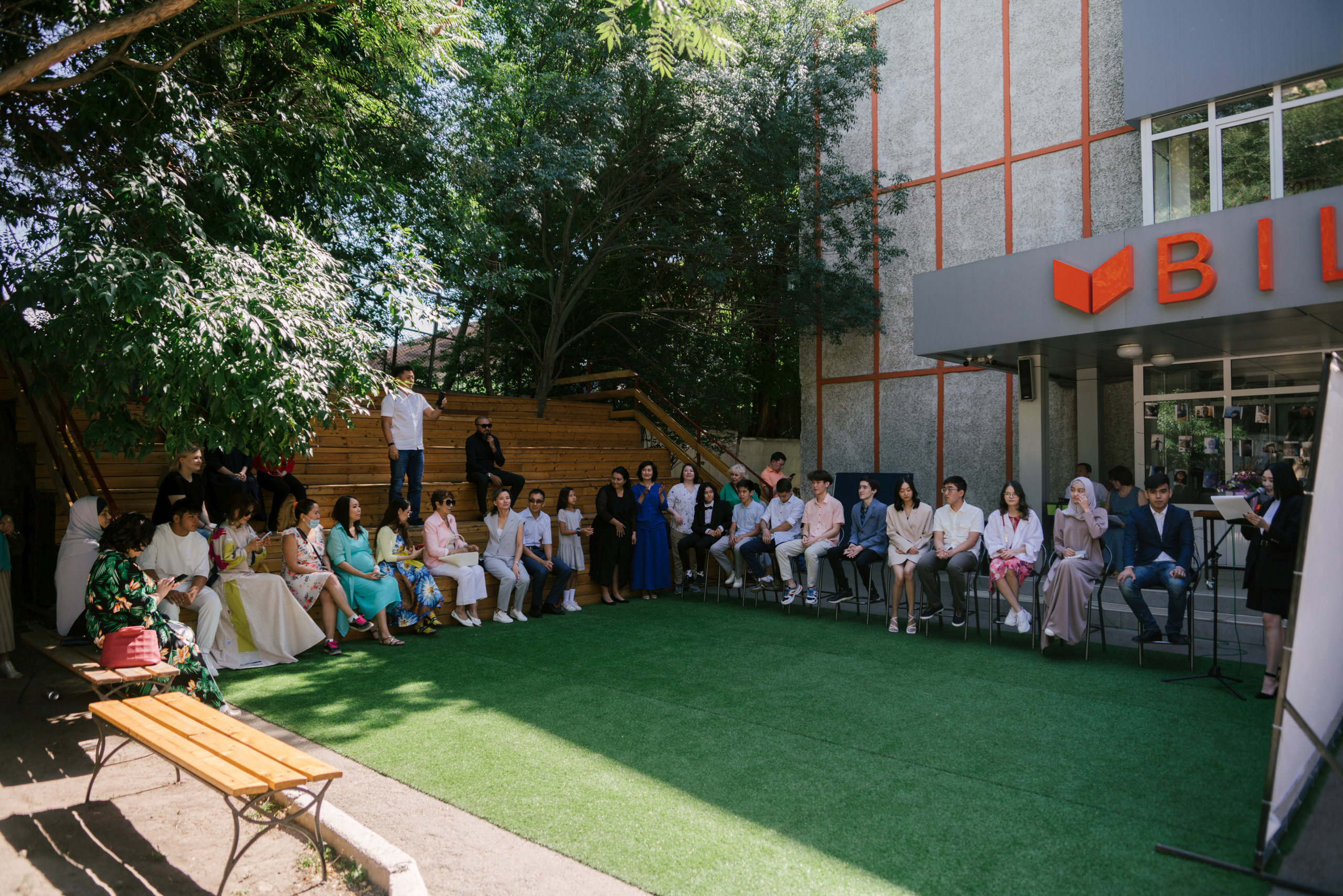 Школьный выпускной. Профессиональная съемка в Алматы