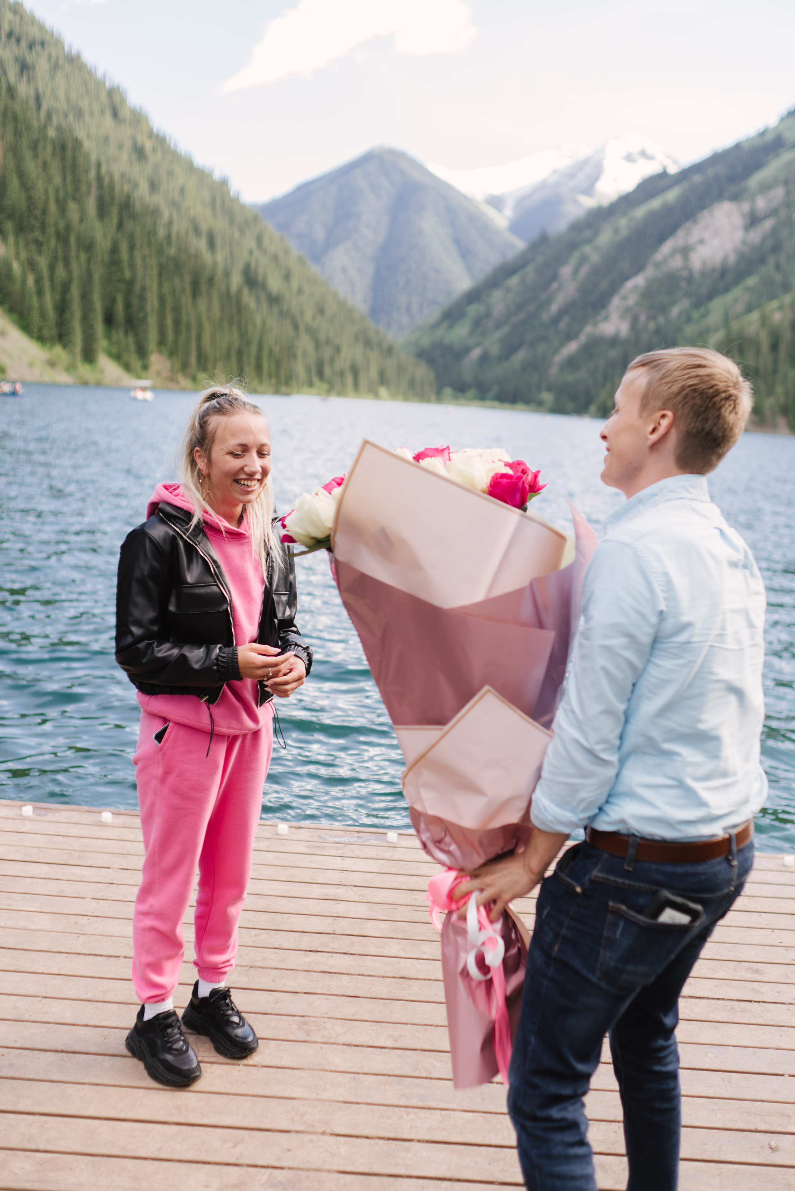 Предложение руки на Кольсае. Профессиональная съемка в Алматы