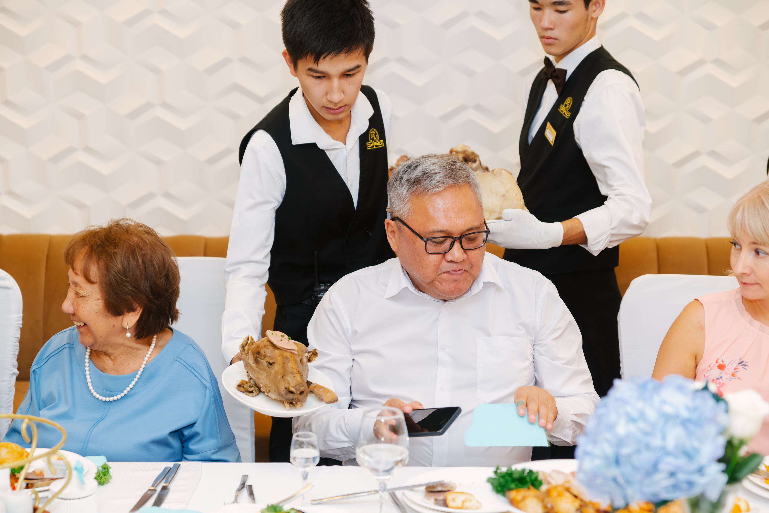 Сырға салу. Профессиональная съемка в Алматы