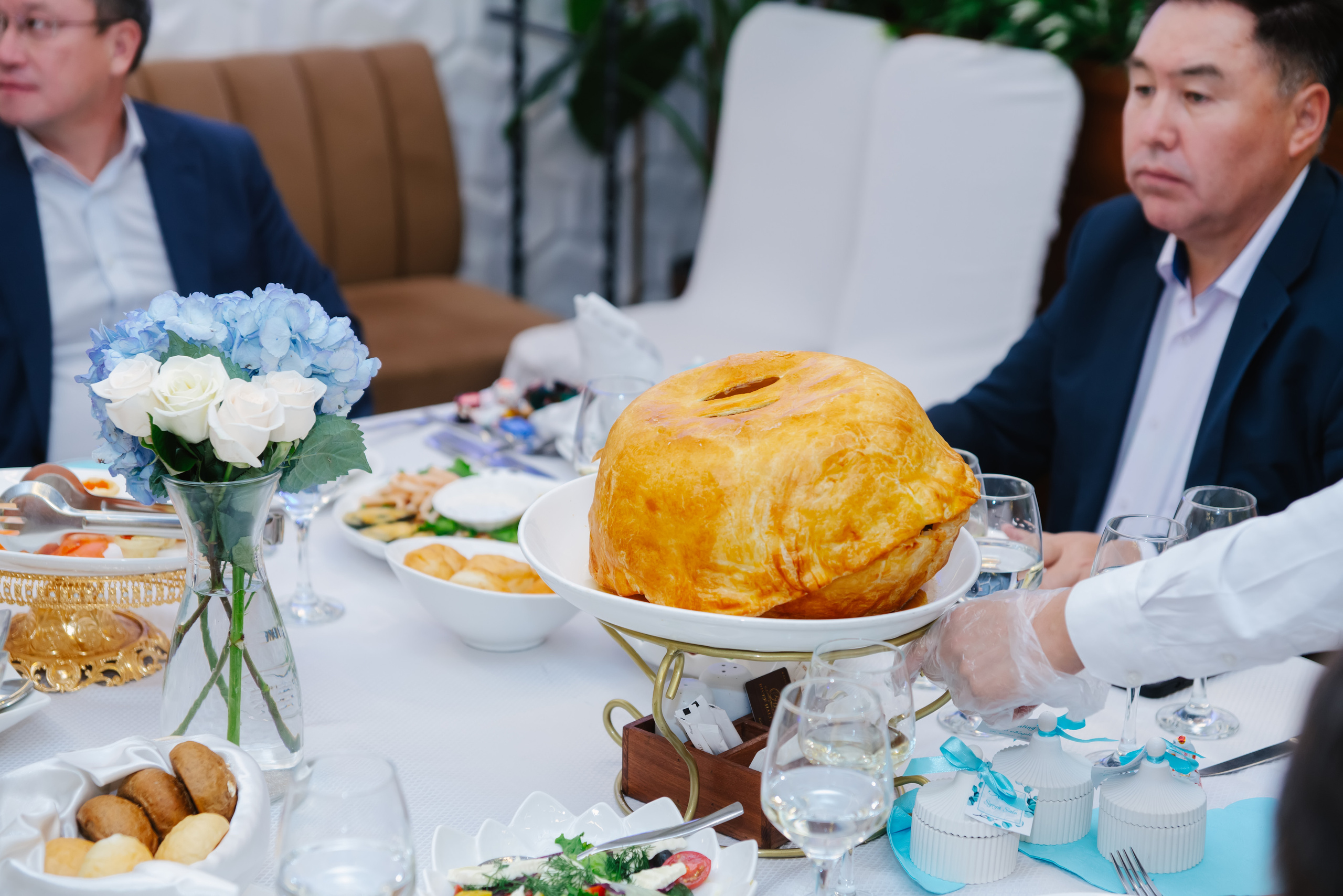 Сырға салу. Профессиональная съемка в Алматы