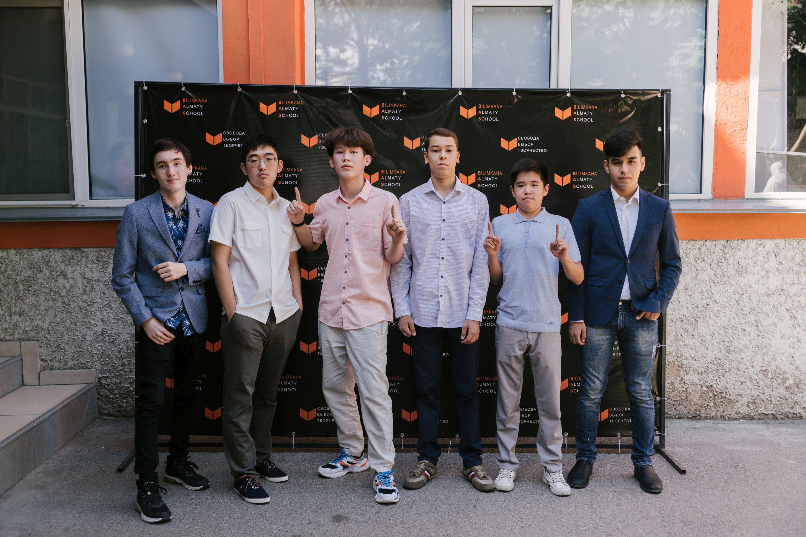 Школьный выпускной. Профессиональная съемка в Алматы