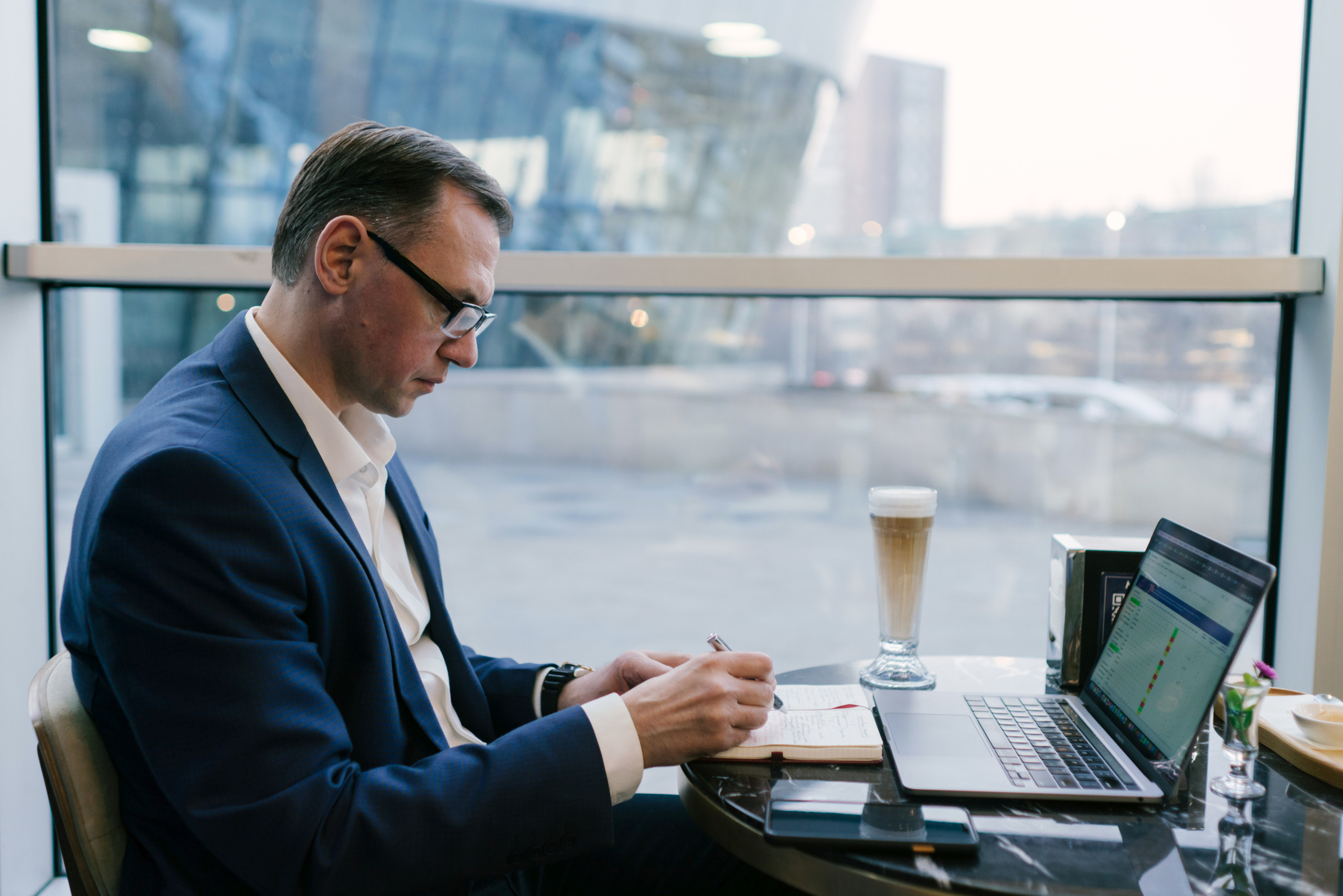 Андрей Булава, контент съемка. Профессиональная съемка в Алматы