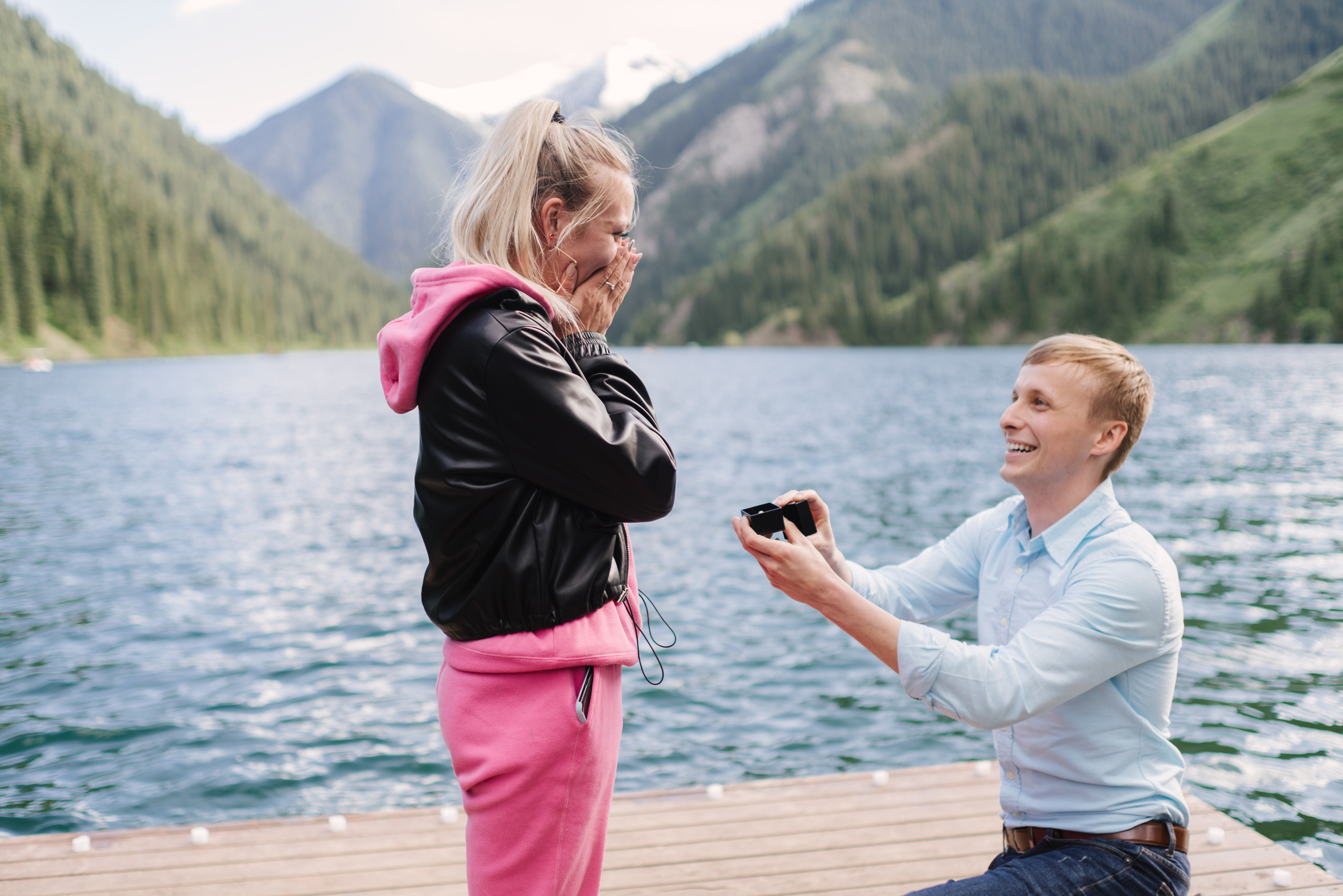 Предложение руки на Кольсае. Профессиональная съемка в Алматы