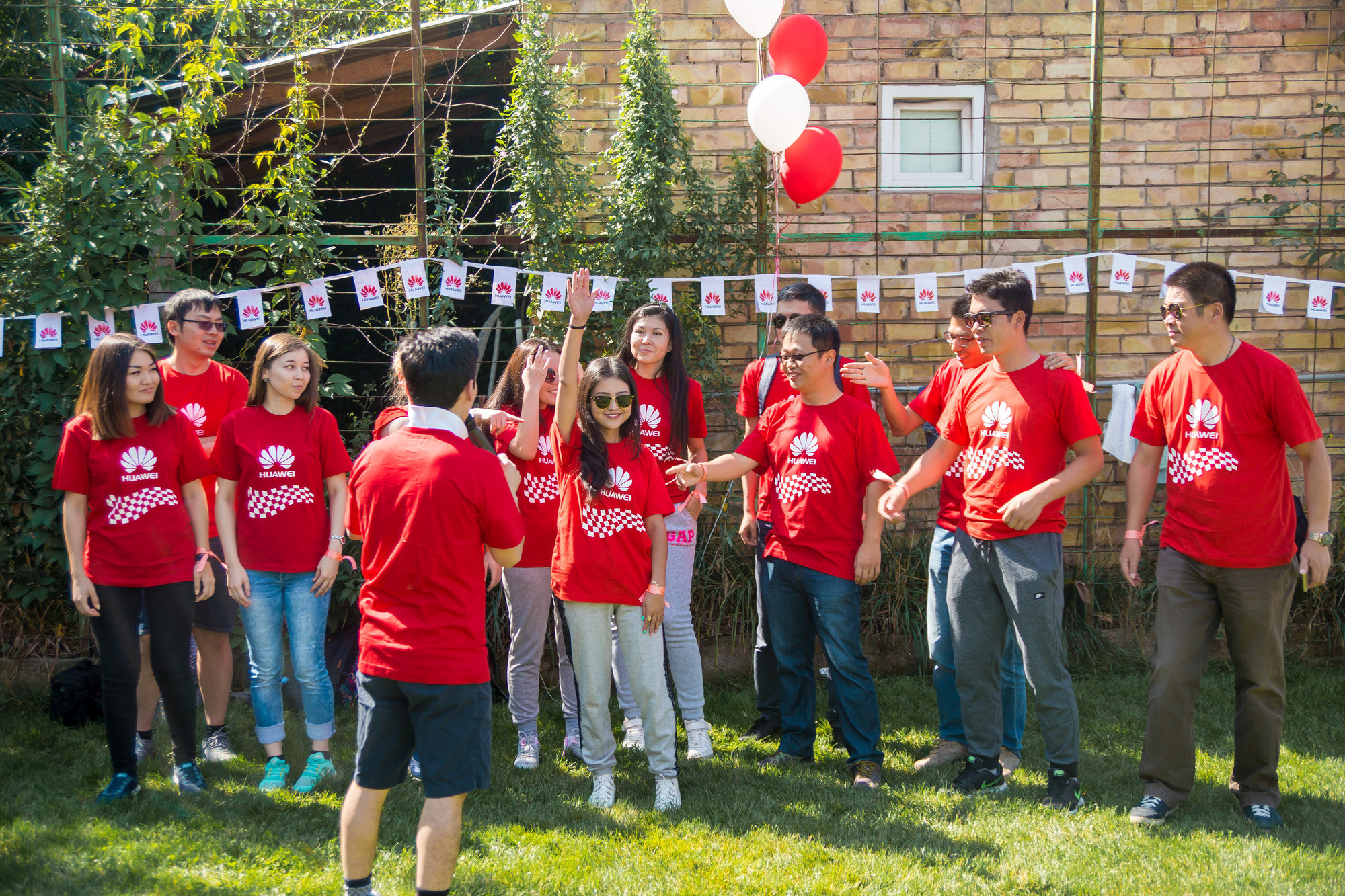Тимбилдинг HUAWEI. Профессиональная съемка в Алматы