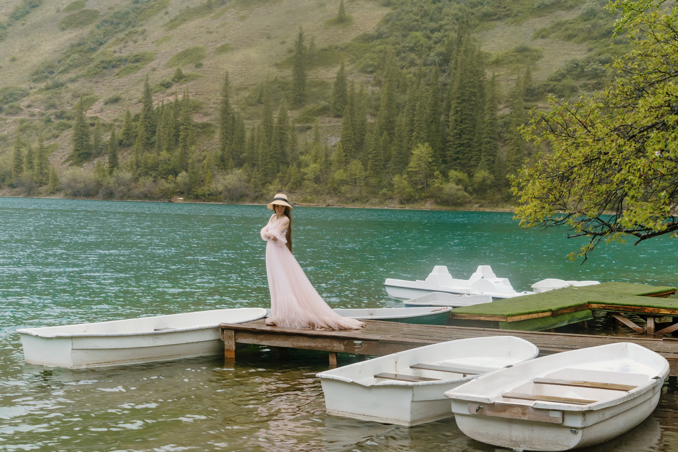 Индивидуальная фотосессия на Чарыне. Профессиональная съемка в Алматы