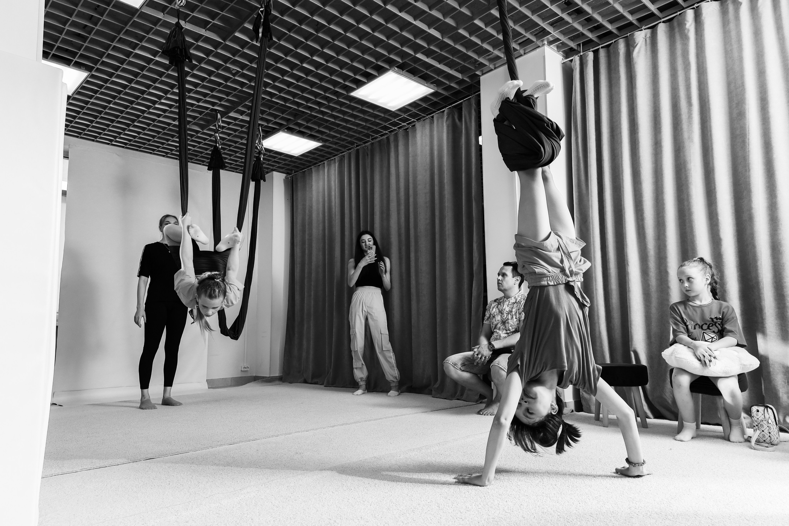 Детская аэройога. Фотограф Надршина Лилия