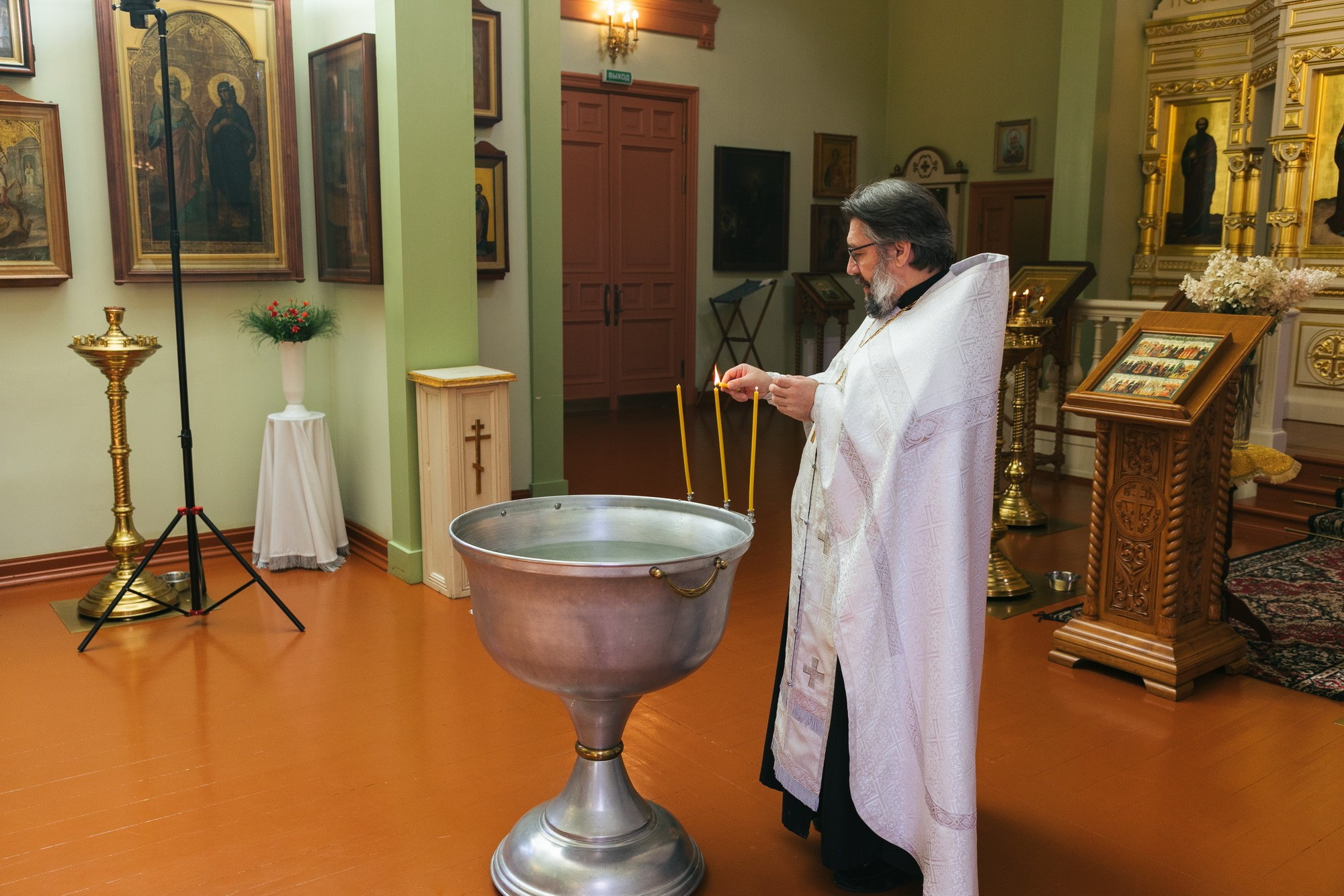 Крещение Церковь Святого Апостола Петра в Лахте СПб. Фотограф на крещение в Санкт Петербурге