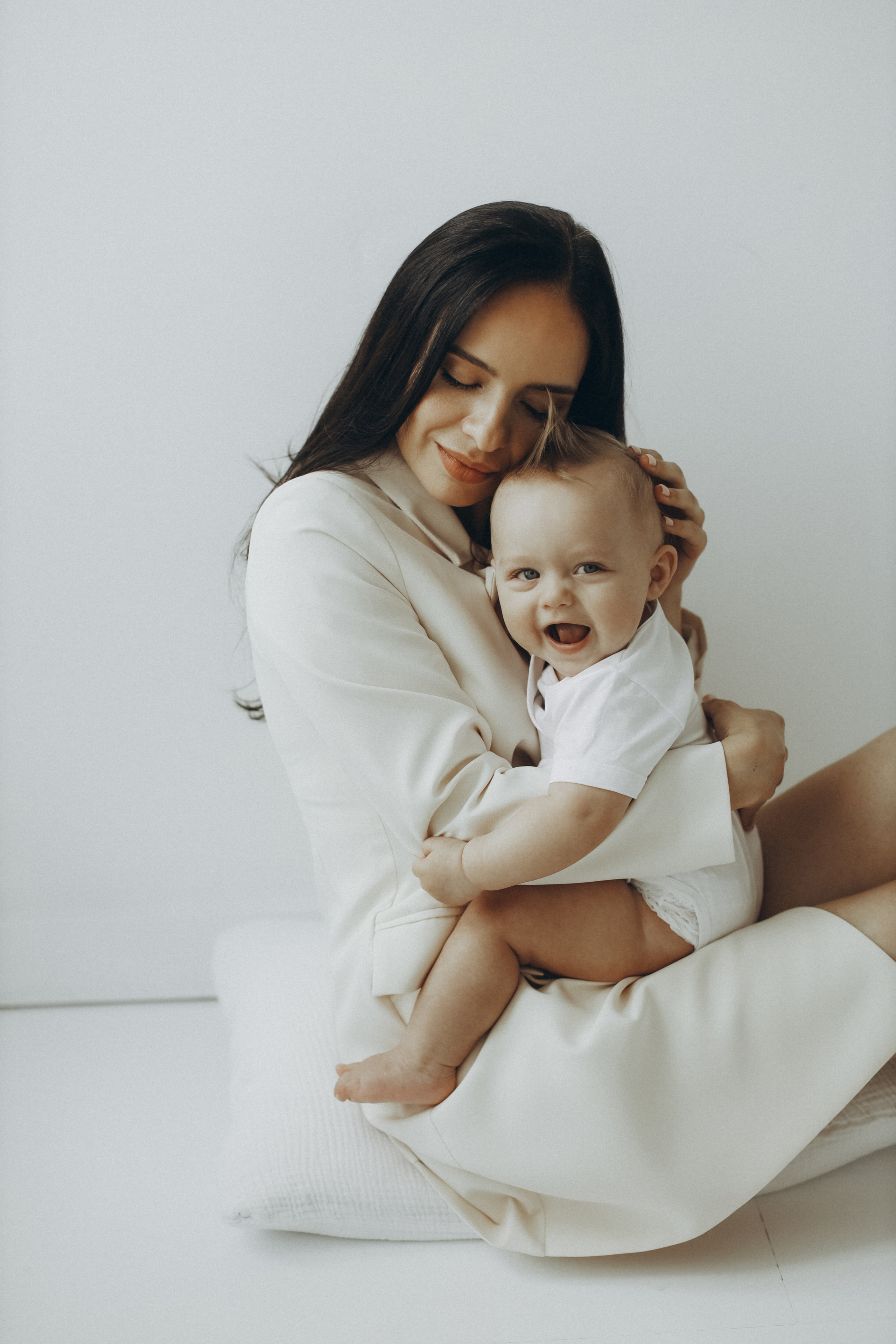 Фотосессия материнства. Студийная и домашняя съемка с детьми. Семейный и фотограф новорожденных в Санкт-Петербурге Ольга Руденко