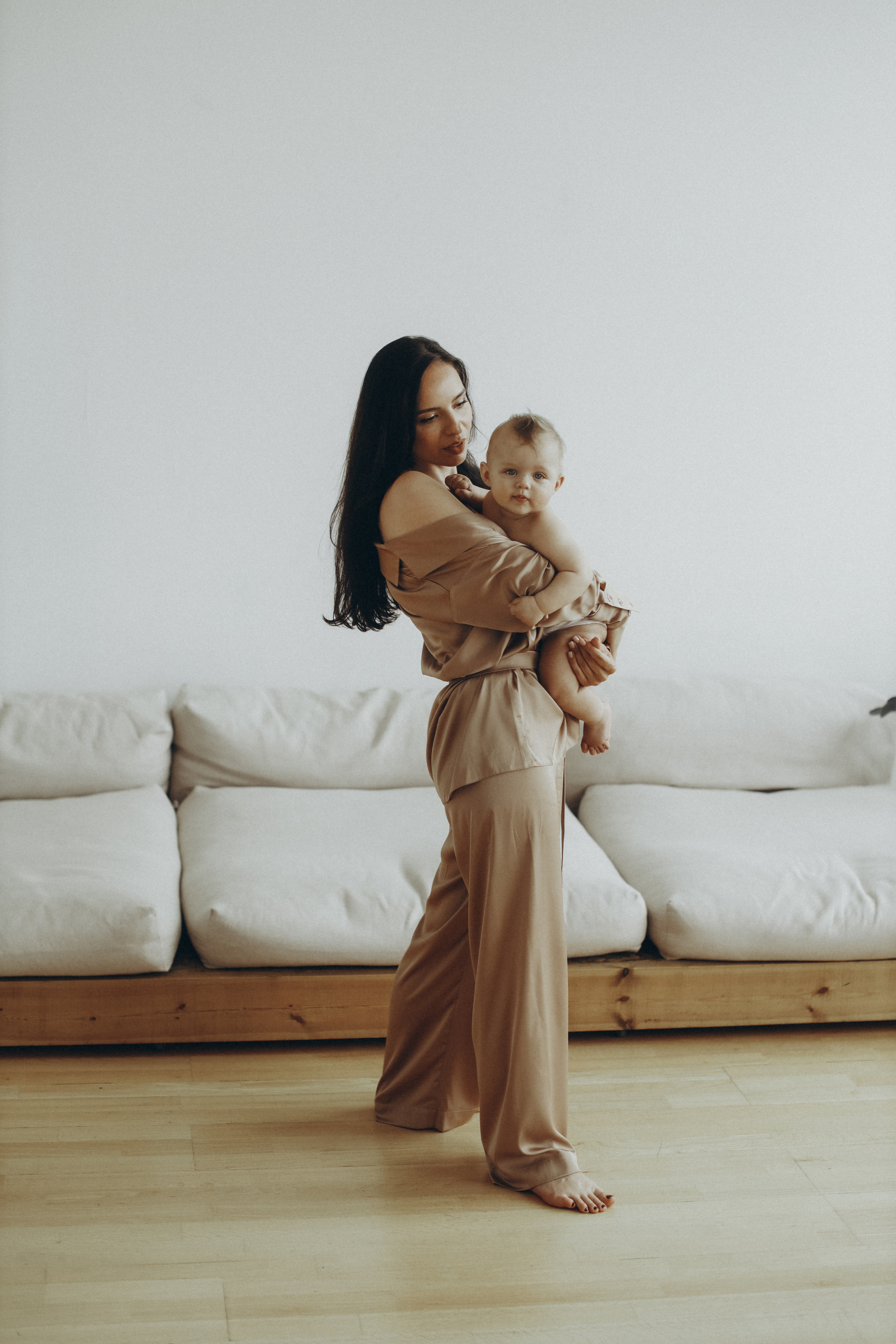 Фотосессия материнства. Студийная и домашняя съемка с детьми. Семейный и фотограф новорожденных в Санкт-Петербурге Ольга Руденко