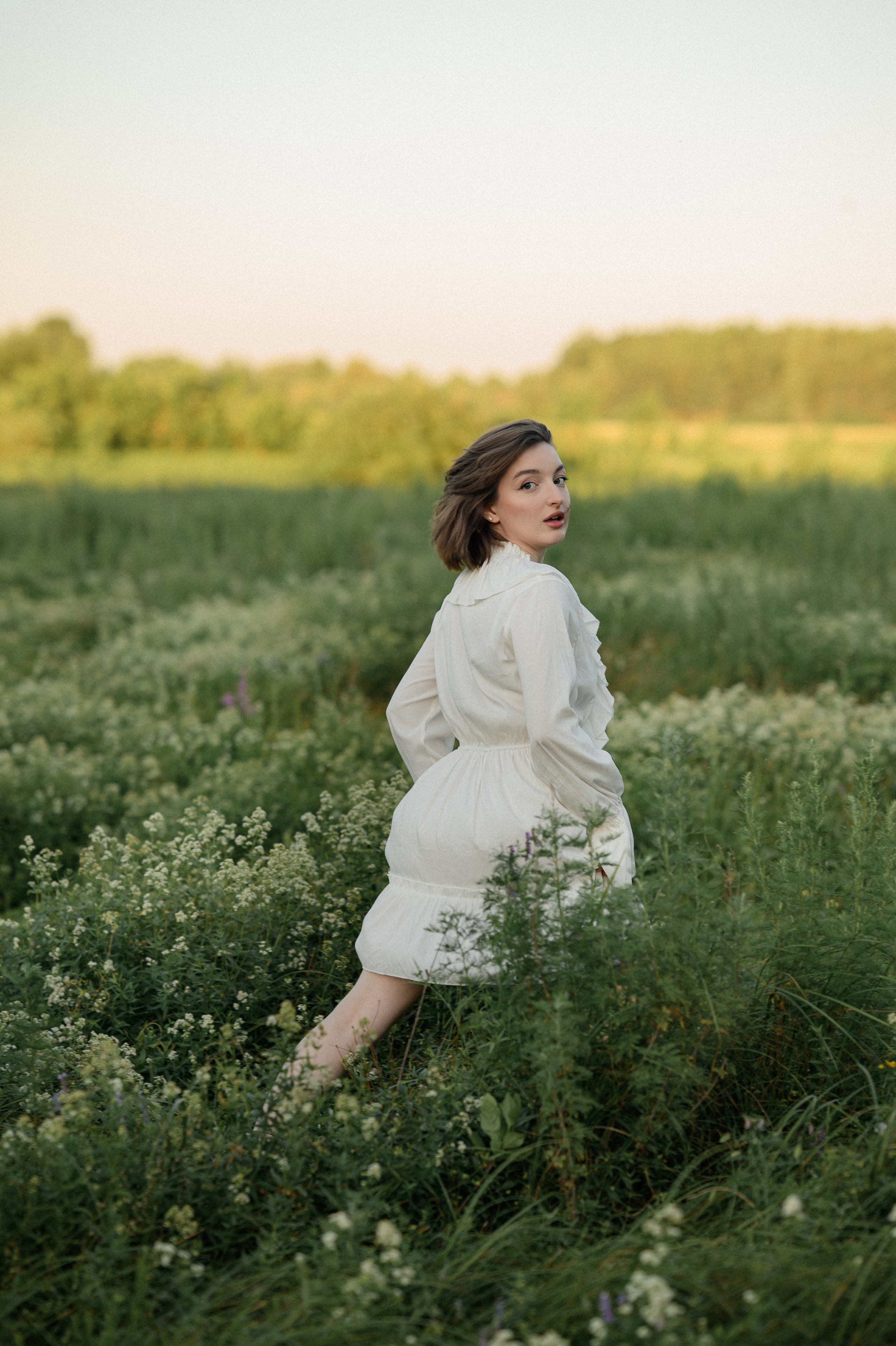 Полина и поле. Www.ostermiller.ru