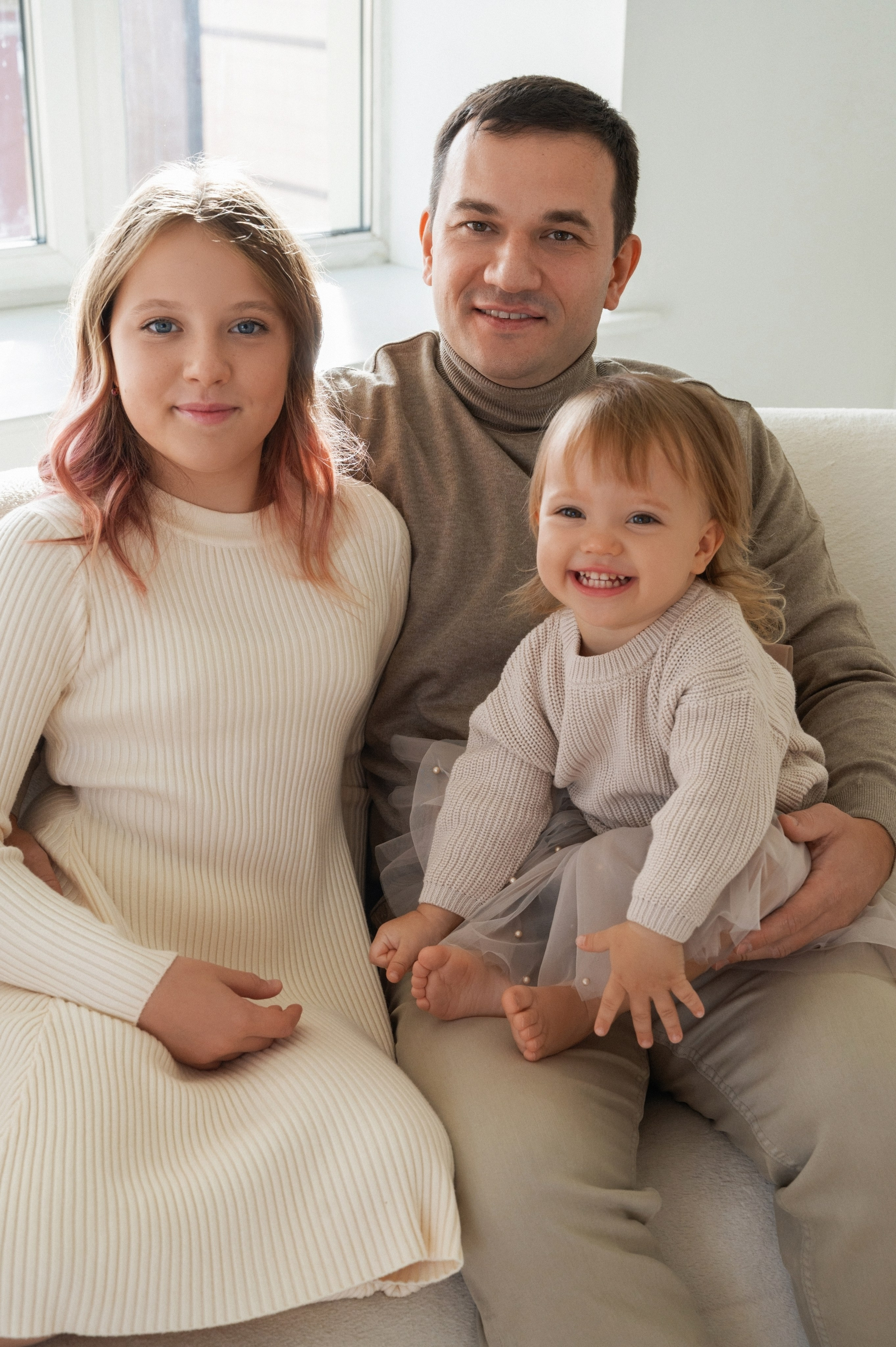 Семейная фотосессия. Профессиональный фотограф беременности в СПБ. Стильные фотосессии беременности в стиле минимализм и классическая фотография