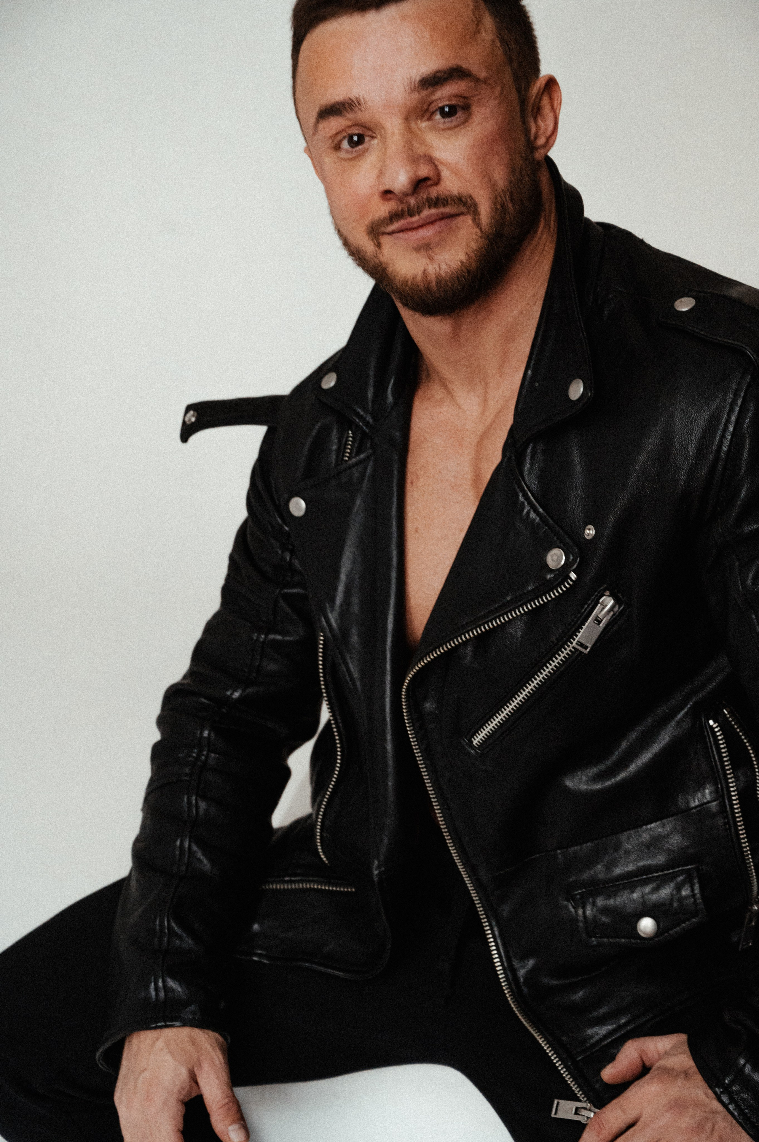 Константин. Профессиональный фотограф беременности в СПБ. Стильные фотосессии беременности в стиле минимализм и классическая фотография