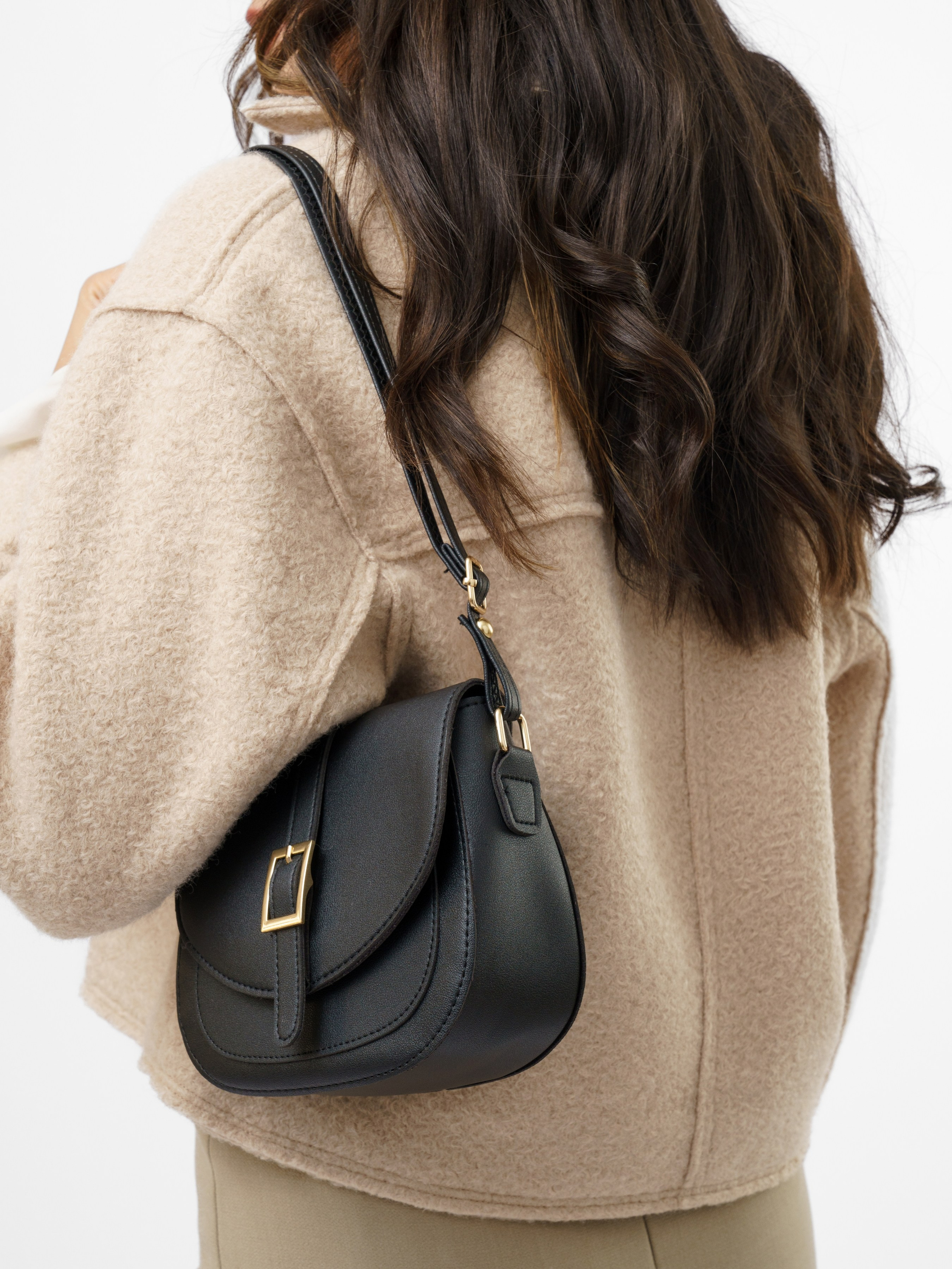 Съемка сумок со стилистом. KED Production — продакшн из СПб. Создаём фото, видео и контент, который помогает брендам и селлерам продавать больше