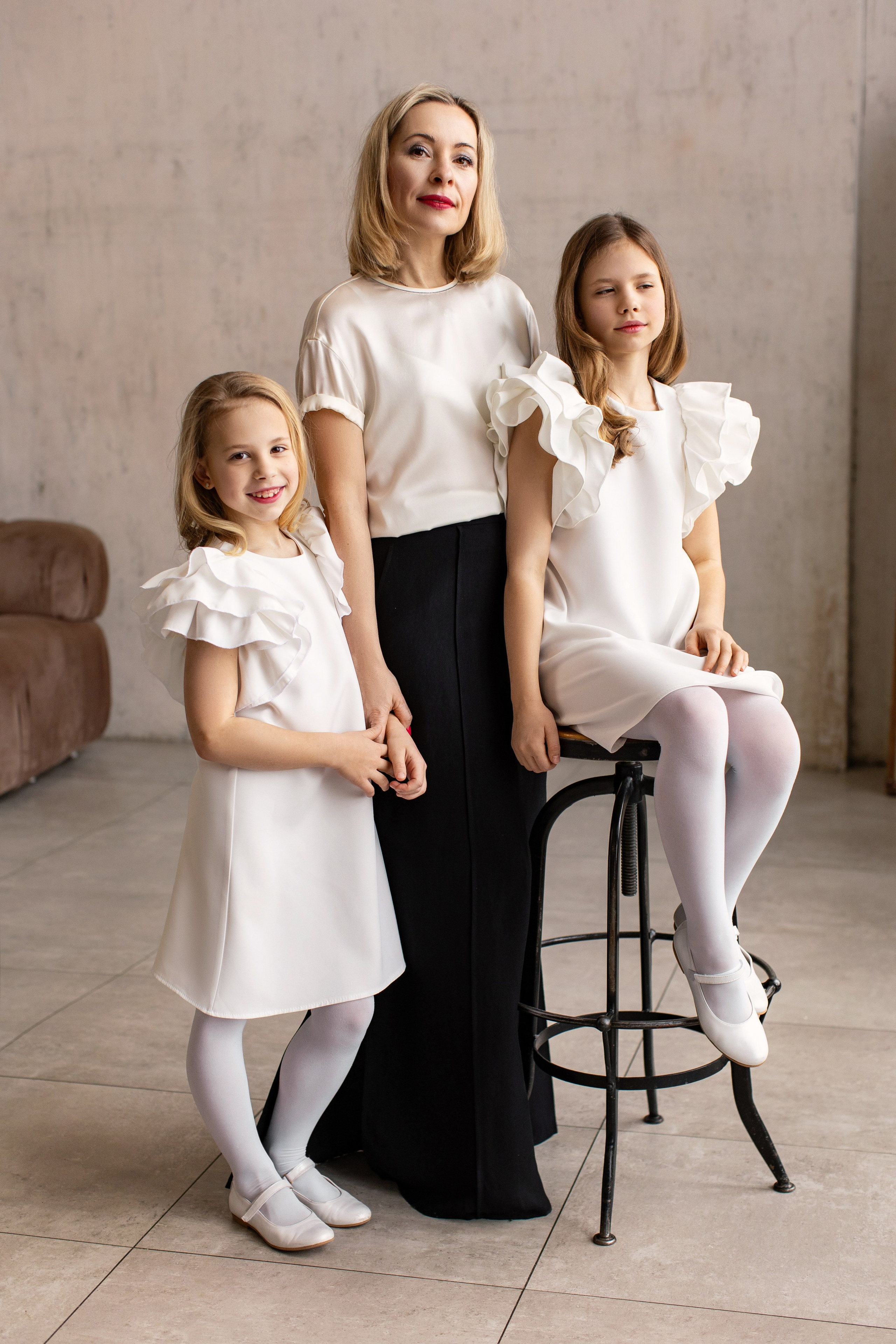 Семейная в интерьерной студии. Фотограф новорожденных, семейный фотограф в Санкт-Петербурге