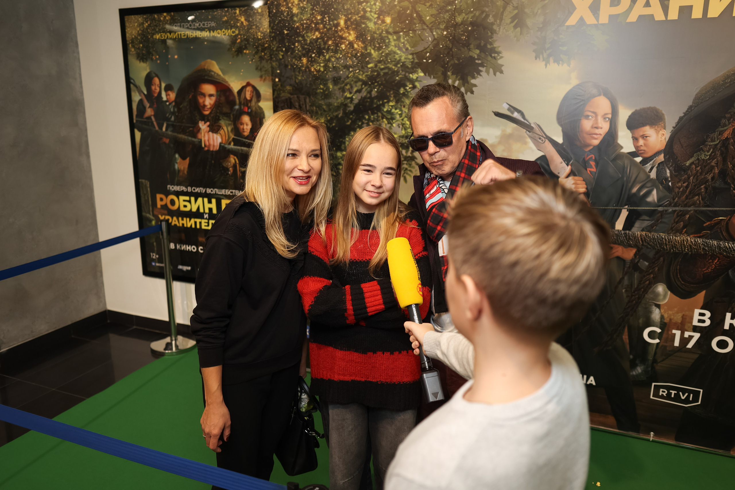 Школа «Останкино» на премьере Робин Гуд. Репортажный фотограф видеограф в Москве Ольга Плаксина