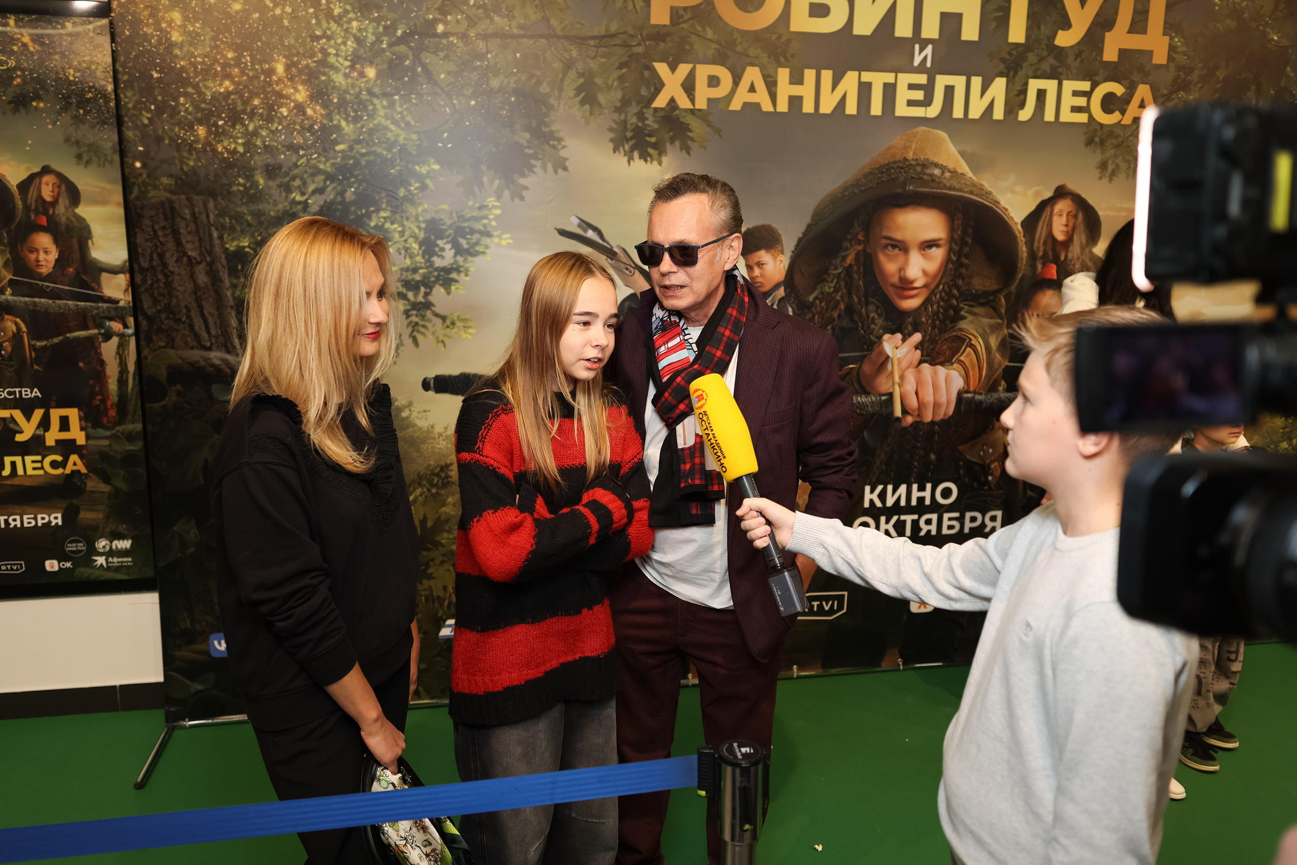 Школа «Останкино» на премьере Робин Гуд. Репортажный фотограф видеограф в Москве Ольга Плаксина