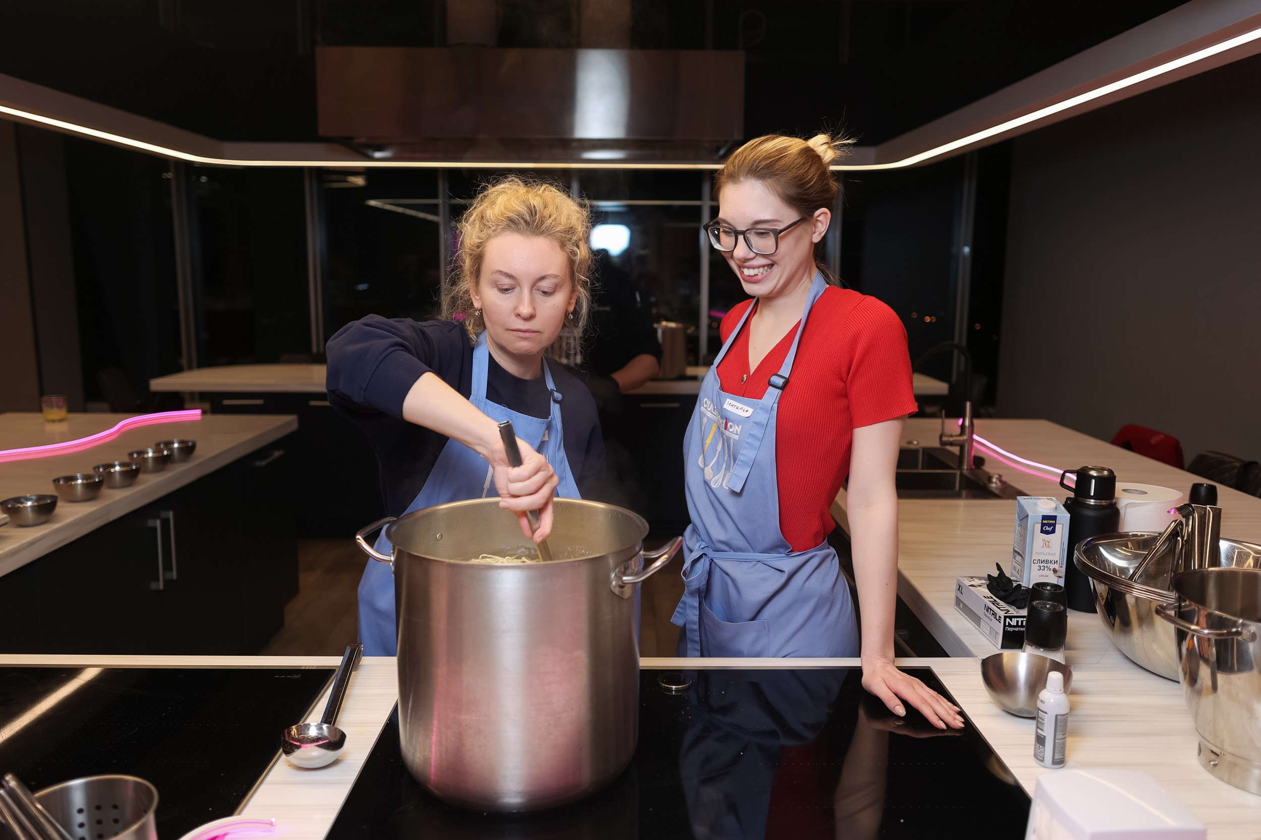 Вечеринка 8 марта в EventyOn. Репортажный фотограф видеограф в Москве Ольга Плаксина