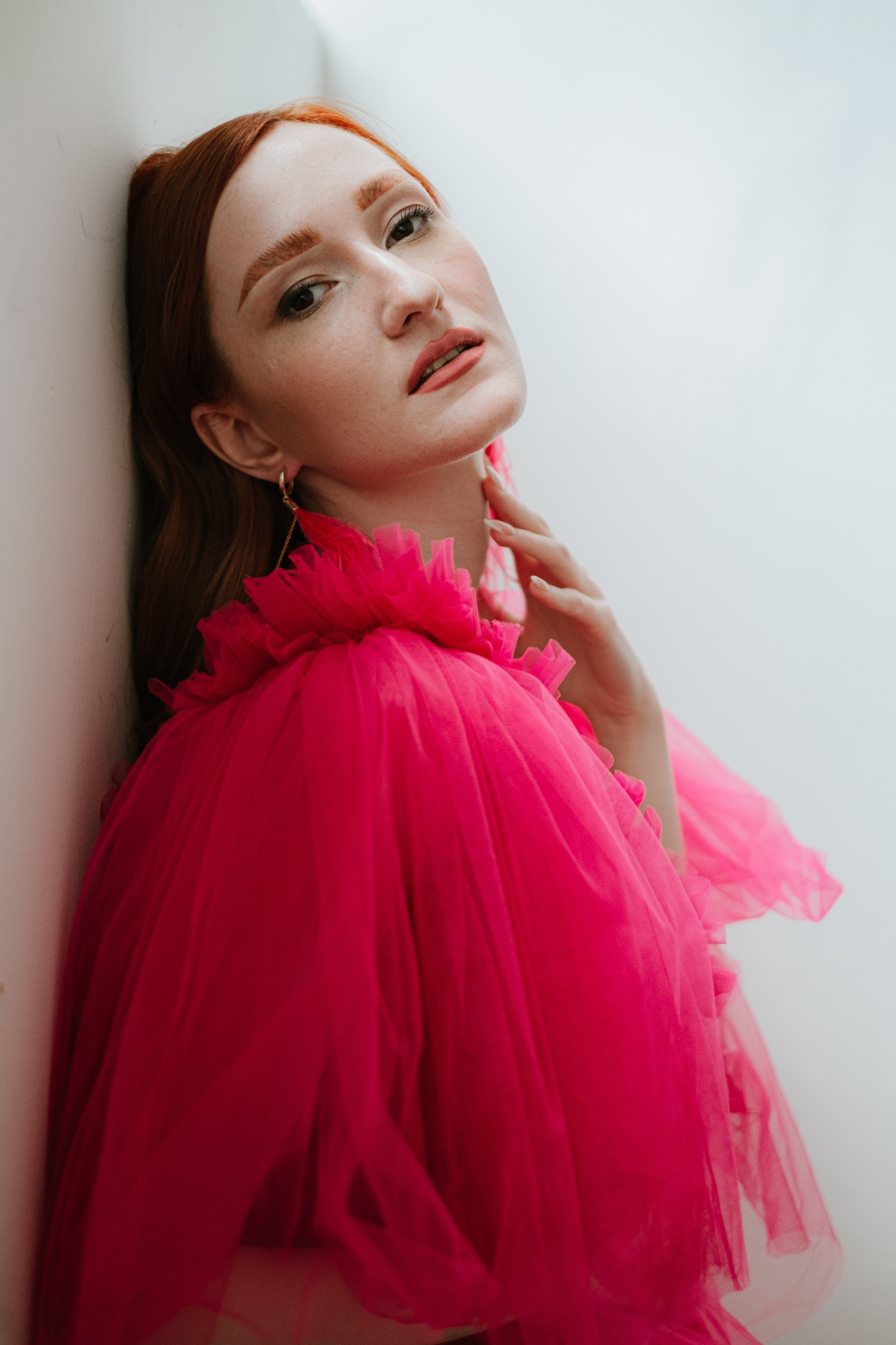 Фотосессия с платьем в студии. Портреты студия Москва. Модельные тесты. Lovestory студия в Москве. Женсий фотограф