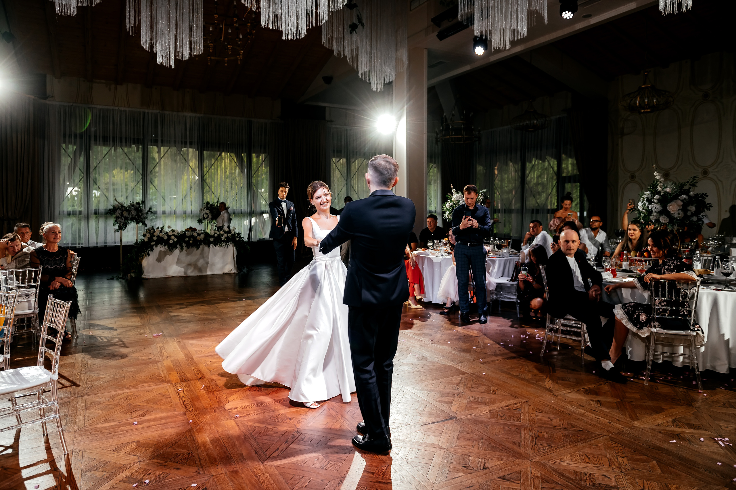 Роскошная свадьба с утром в Marriott Imperial Plaza, регистрацией в Москва-сити и завершением в Артилэнде. Свадебный и семейный фотограф Виктория Носачёва. Щелково, Москва и МО