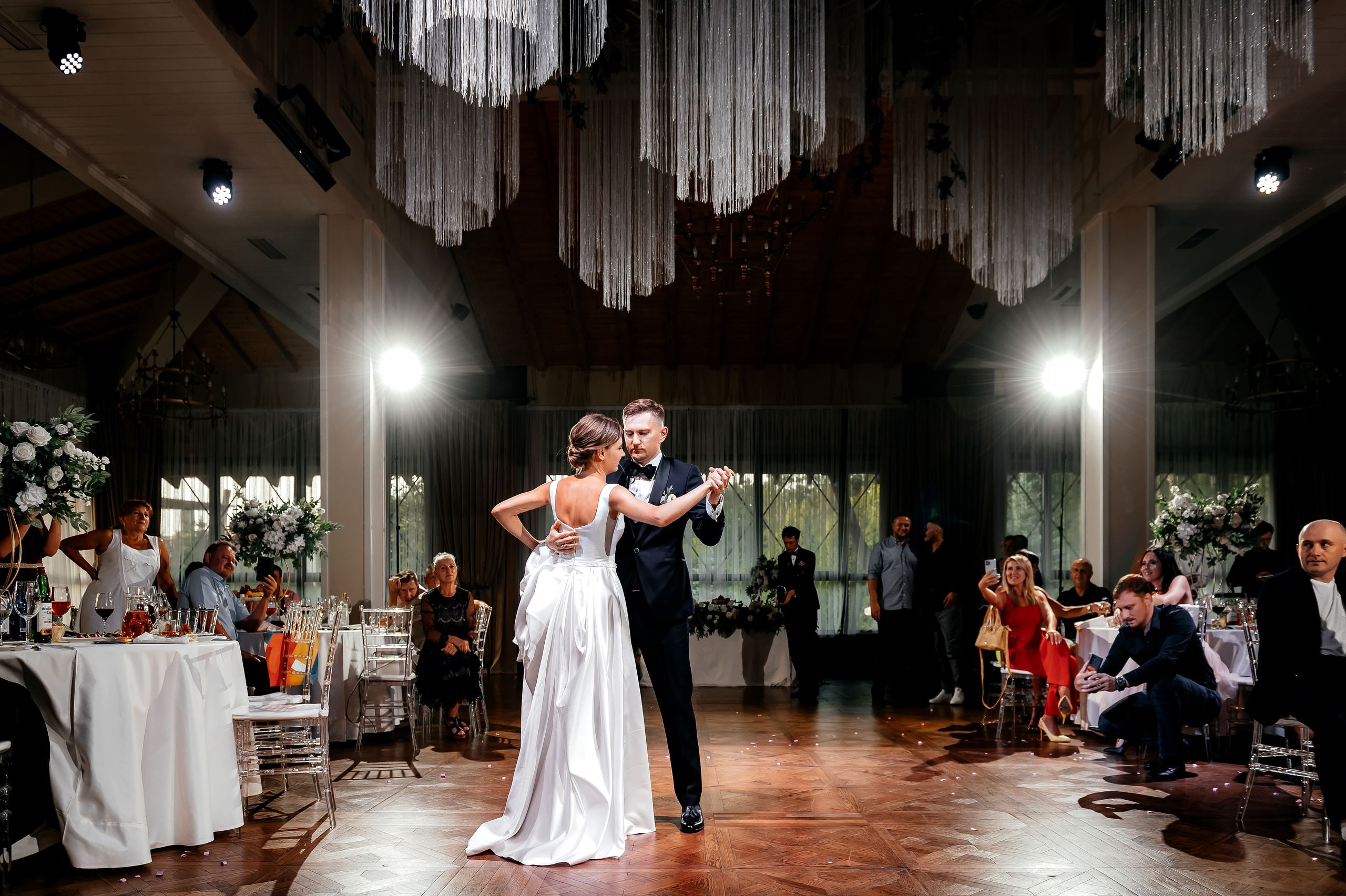 Роскошная свадьба с утром в Marriott Imperial Plaza, регистрацией в Москва-сити и завершением в Артилэнде. Свадебный и семейный фотограф Виктория Носачёва. Щелково, Москва и МО