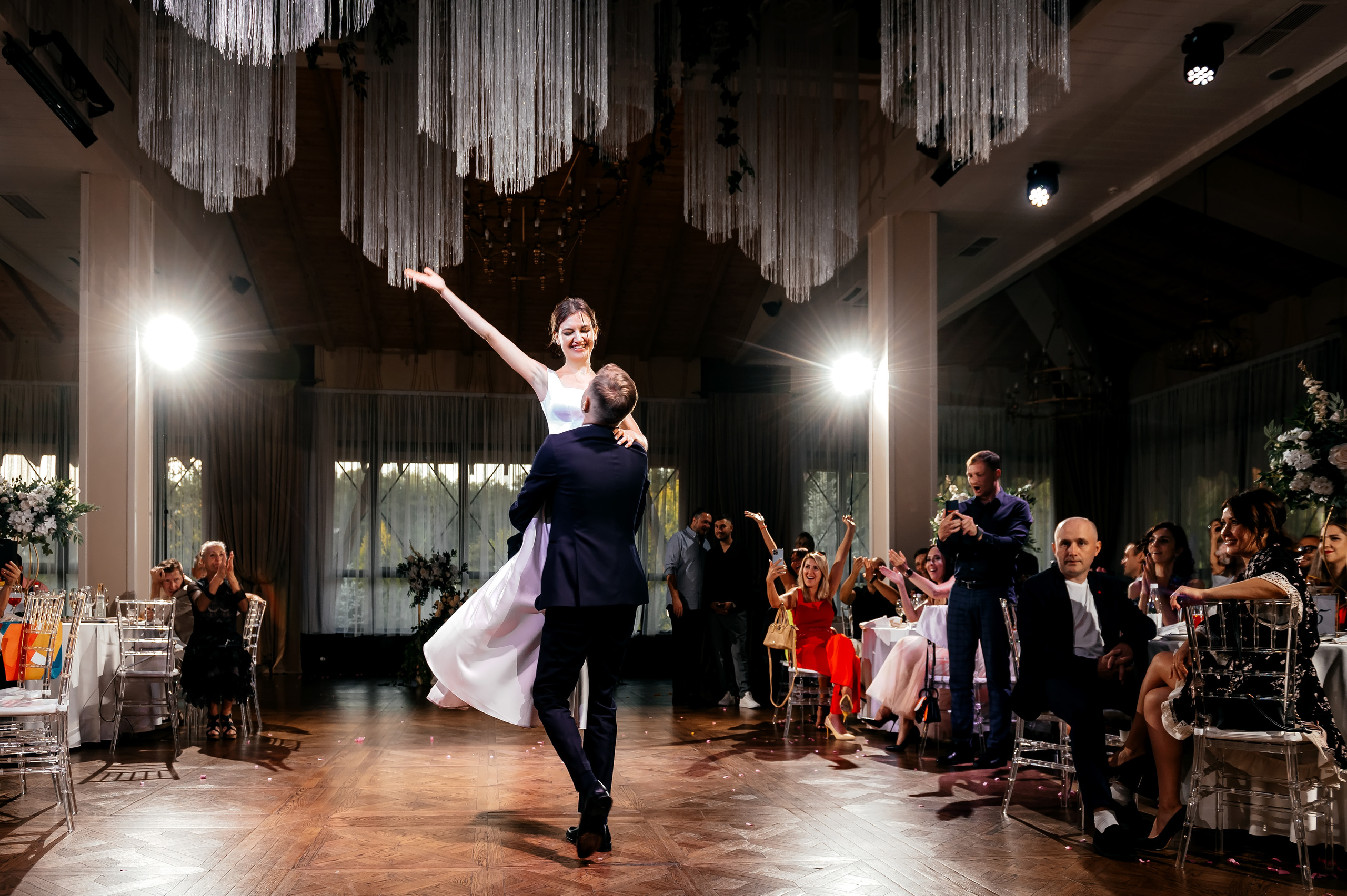 Роскошная свадьба с утром в Marriott Imperial Plaza, регистрацией в Москва-сити и завершением в Артилэнде. Свадебный и семейный фотограф Виктория Носачёва. Щелково, Москва и МО