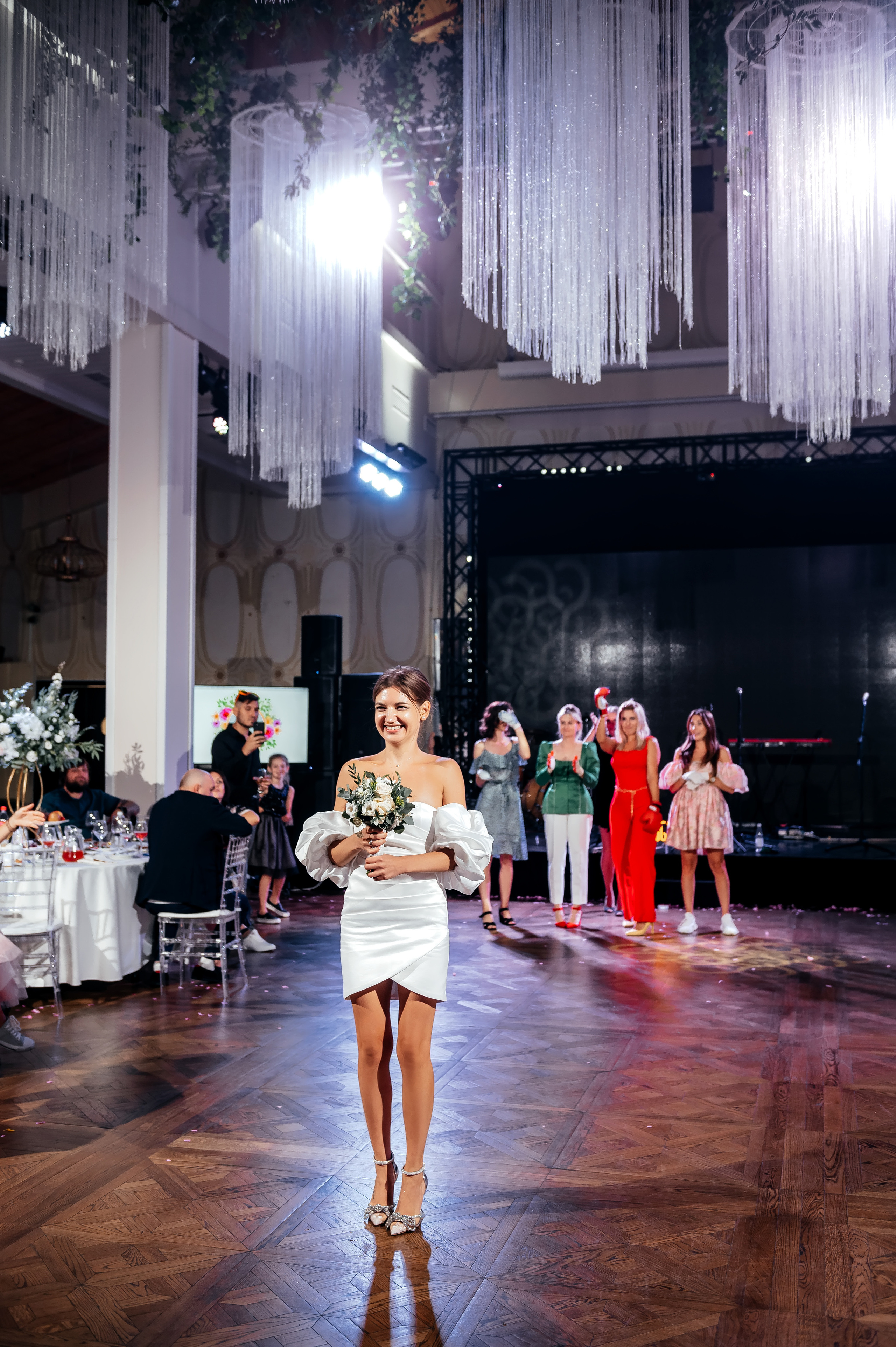 Роскошная свадьба с утром в Marriott Imperial Plaza, регистрацией в Москва-сити и завершением в Артилэнде. Свадебный и семейный фотограф Виктория Носачёва. Щелково, Москва и МО