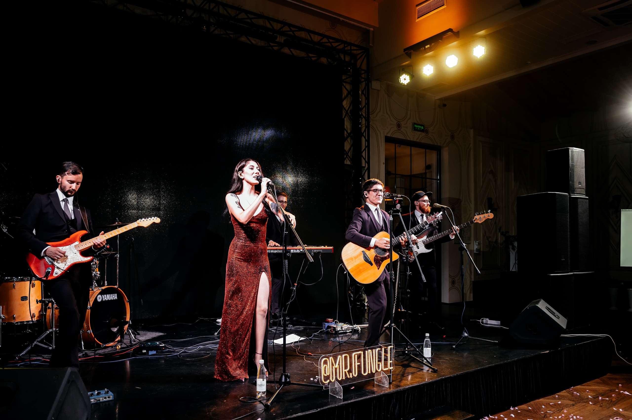 Роскошная свадьба с утром в Marriott Imperial Plaza, регистрацией в Москва-сити и завершением в Артилэнде. Свадебный и семейный фотограф Виктория Носачёва. Щелково, Москва и МО