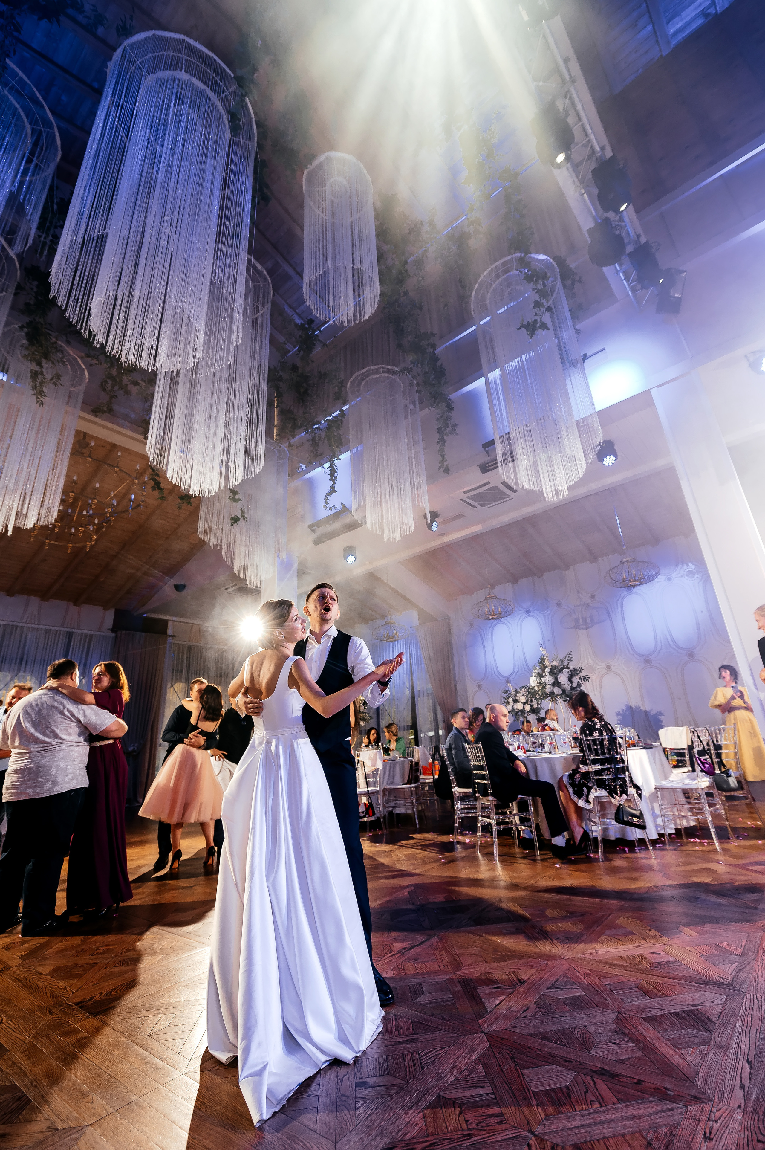 Роскошная свадьба с утром в Marriott Imperial Plaza, регистрацией в Москва-сити и завершением в Артилэнде. Свадебный и семейный фотограф Виктория Носачёва. Щелково, Москва и МО