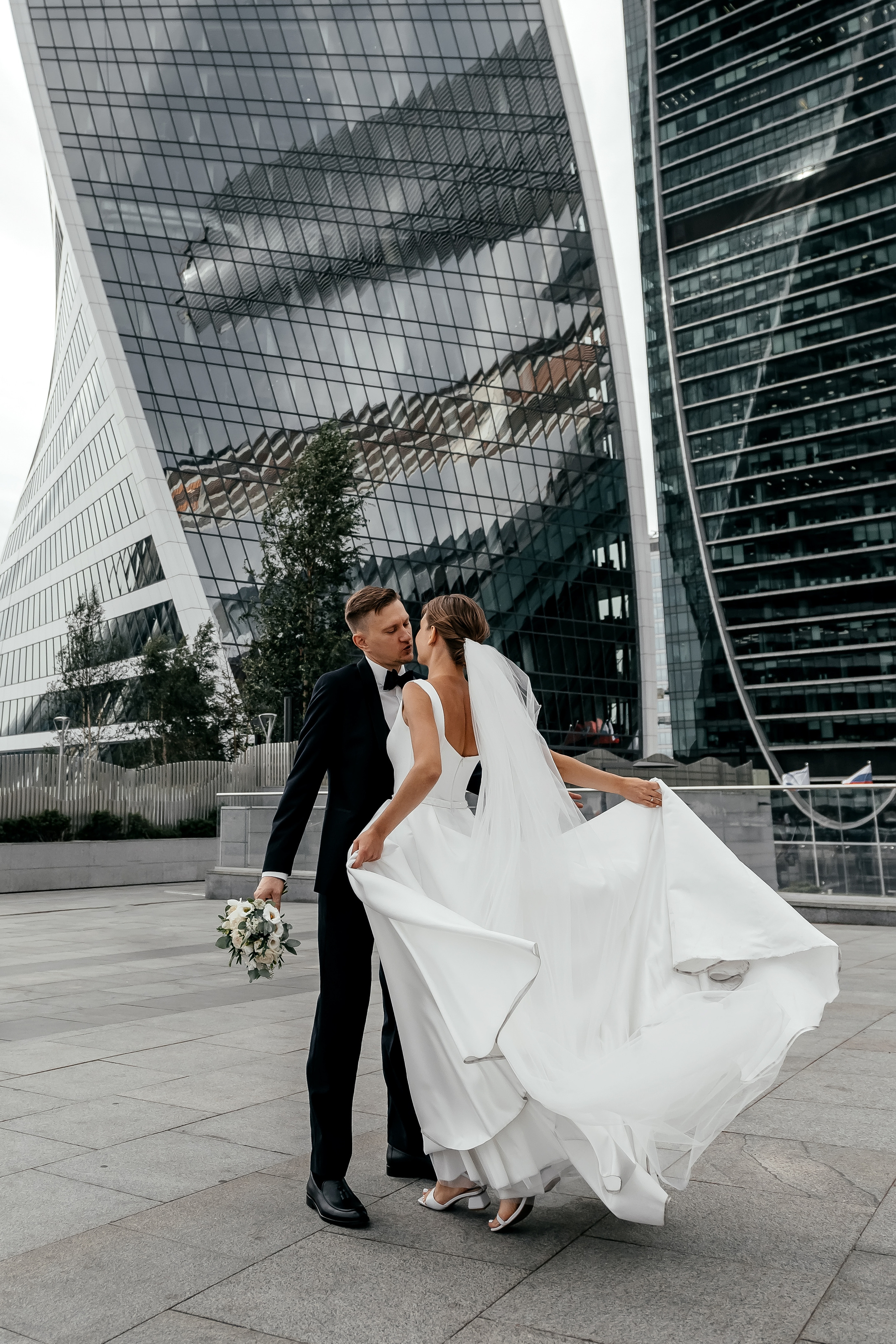 Роскошная свадьба с утром в Marriott Imperial Plaza, регистрацией в Москва-сити и завершением в Артилэнде. Свадебный и семейный фотограф Виктория Носачёва. Щелково, Москва и МО