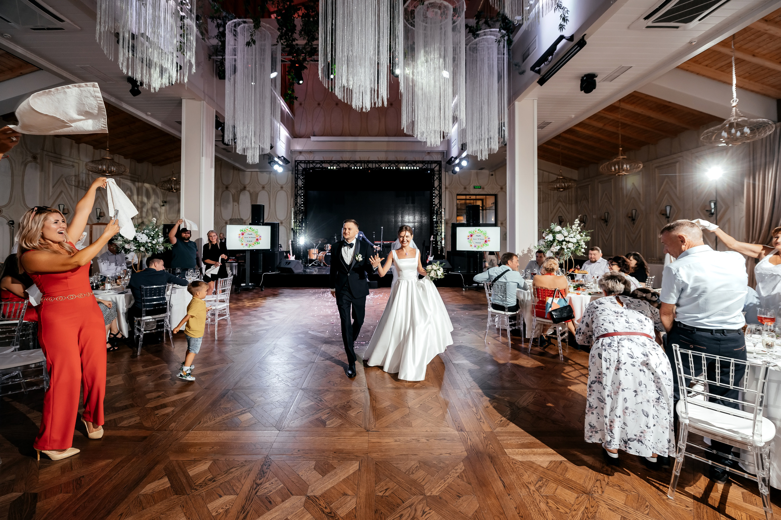 Роскошная свадьба с утром в Marriott Imperial Plaza, регистрацией в Москва-сити и завершением в Артилэнде. Свадебный и семейный фотограф Виктория Носачёва. Щелково, Москва и МО