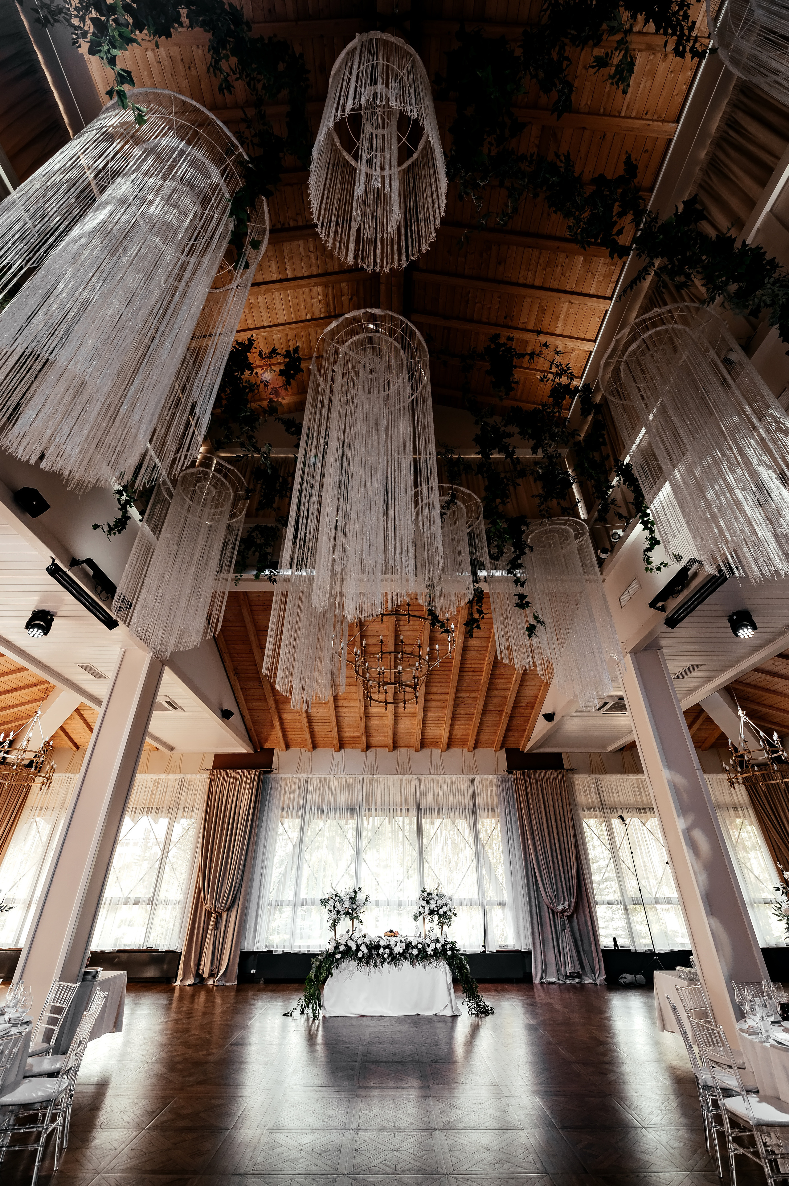 Роскошная свадьба с утром в Marriott Imperial Plaza, регистрацией в Москва-сити и завершением в Артилэнде. Свадебный и семейный фотограф Виктория Носачёва. Щелково, Москва и МО