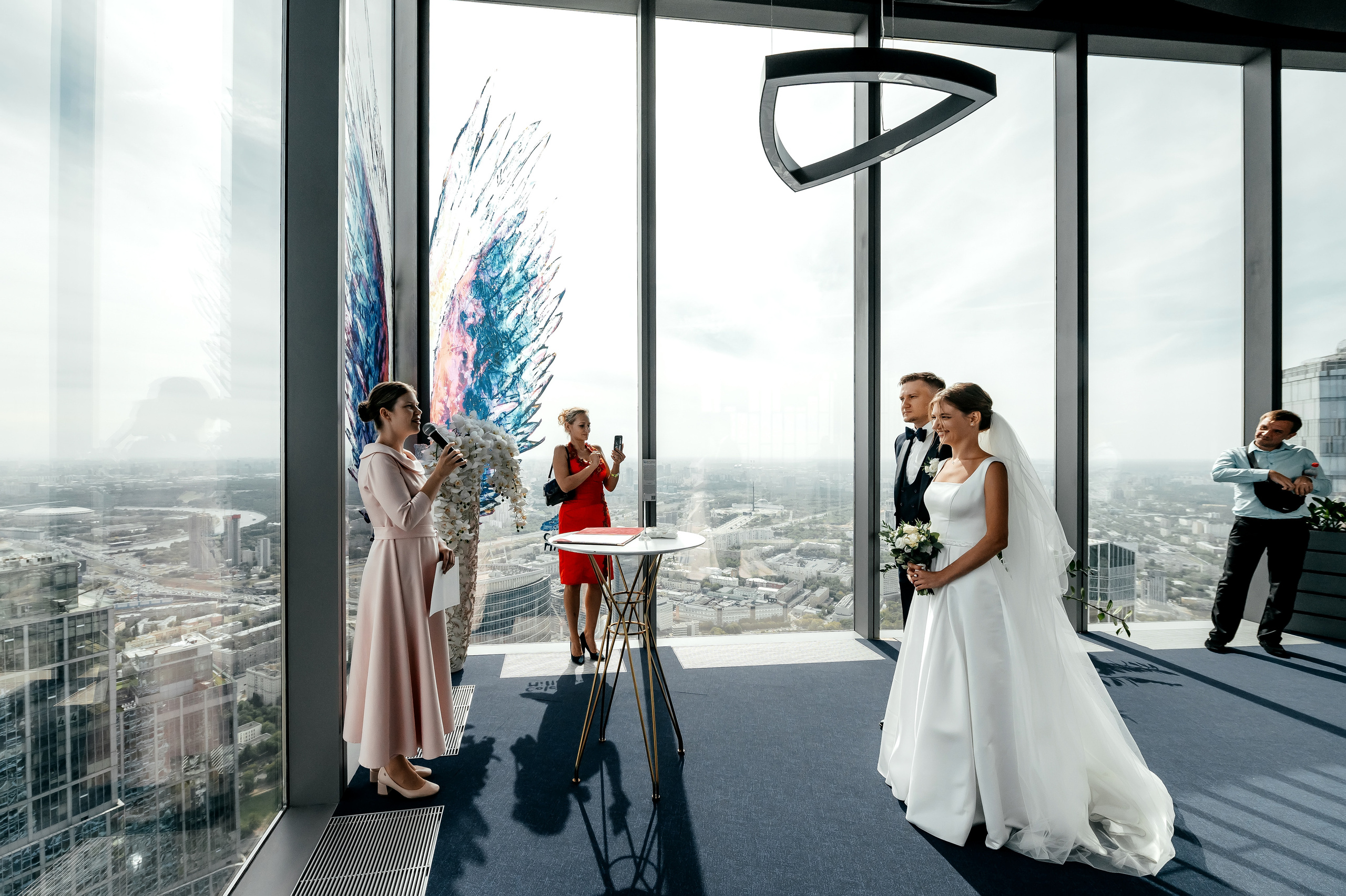 Роскошная свадьба с утром в Marriott Imperial Plaza, регистрацией в Москва-сити и завершением в Артилэнде. Свадебный и семейный фотограф Виктория Носачёва. Щелково, Москва и МО