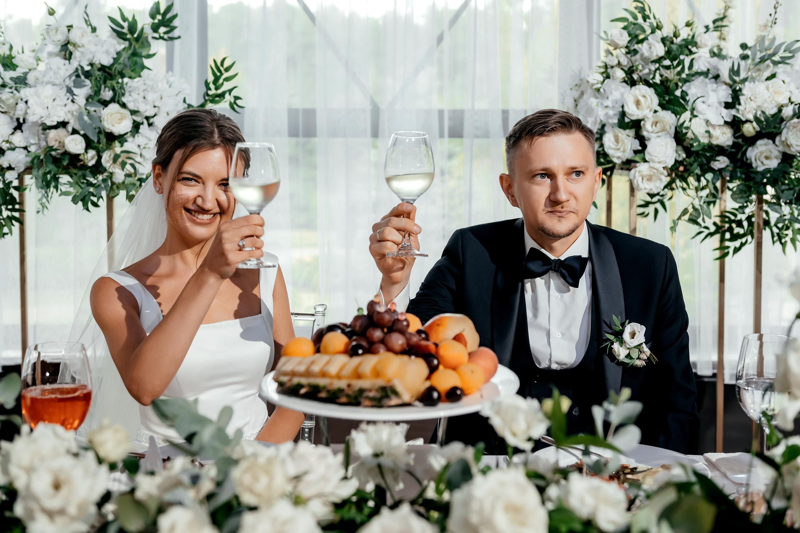 Роскошная свадьба с утром в Marriott Imperial Plaza, регистрацией в Москва-сити и завершением в Артилэнде. Свадебный и семейный фотограф Виктория Носачёва. Щелково, Москва и МО