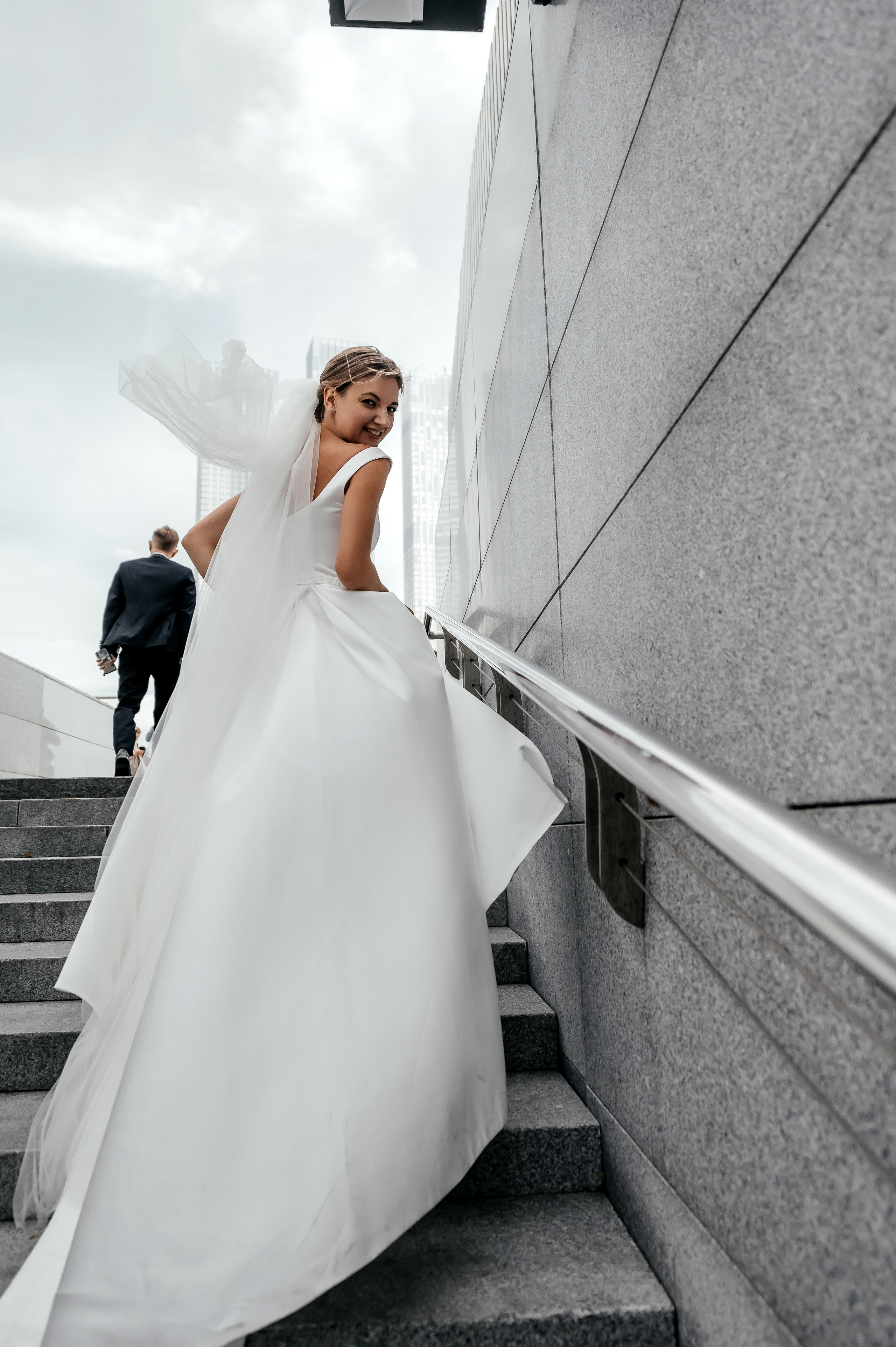 Роскошная свадьба с утром в Marriott Imperial Plaza, регистрацией в Москва-сити и завершением в Артилэнде. Свадебный и семейный фотограф Виктория Носачёва. Щелково, Москва и МО