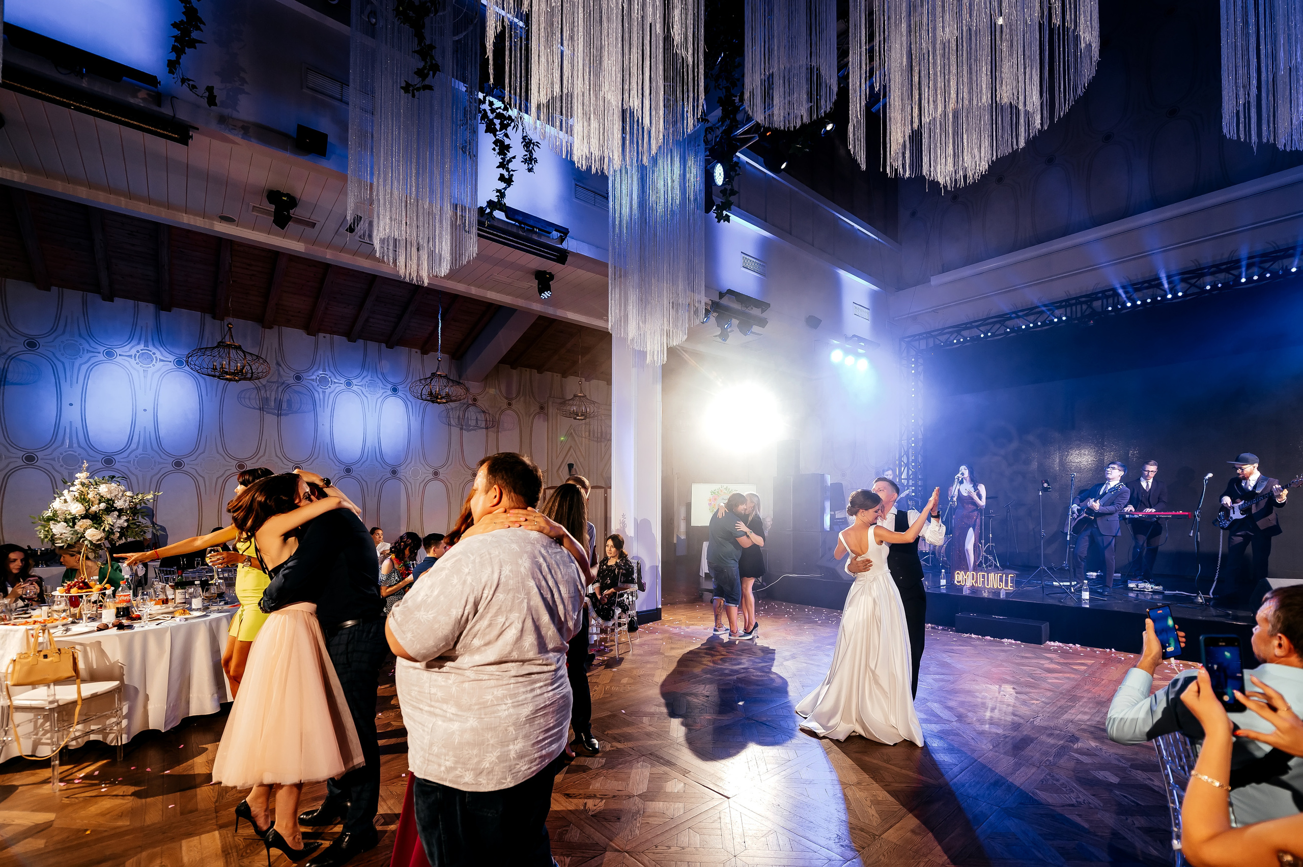 Роскошная свадьба с утром в Marriott Imperial Plaza, регистрацией в Москва-сити и завершением в Артилэнде. Свадебный и семейный фотограф Виктория Носачёва. Щелково, Москва и МО