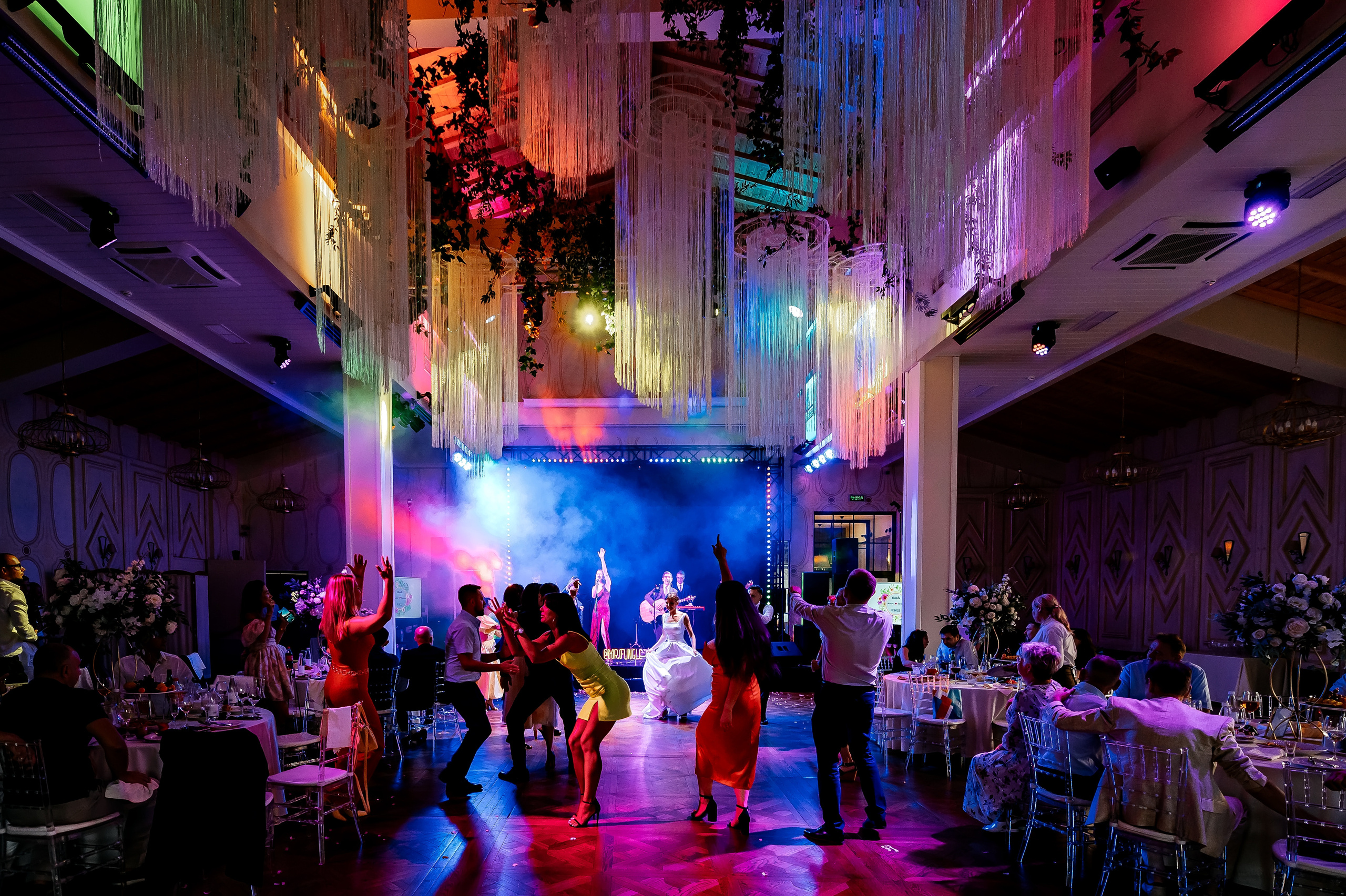 Роскошная свадьба с утром в Marriott Imperial Plaza, регистрацией в Москва-сити и завершением в Артилэнде. Свадебный и семейный фотограф Виктория Носачёва. Щелково, Москва и МО