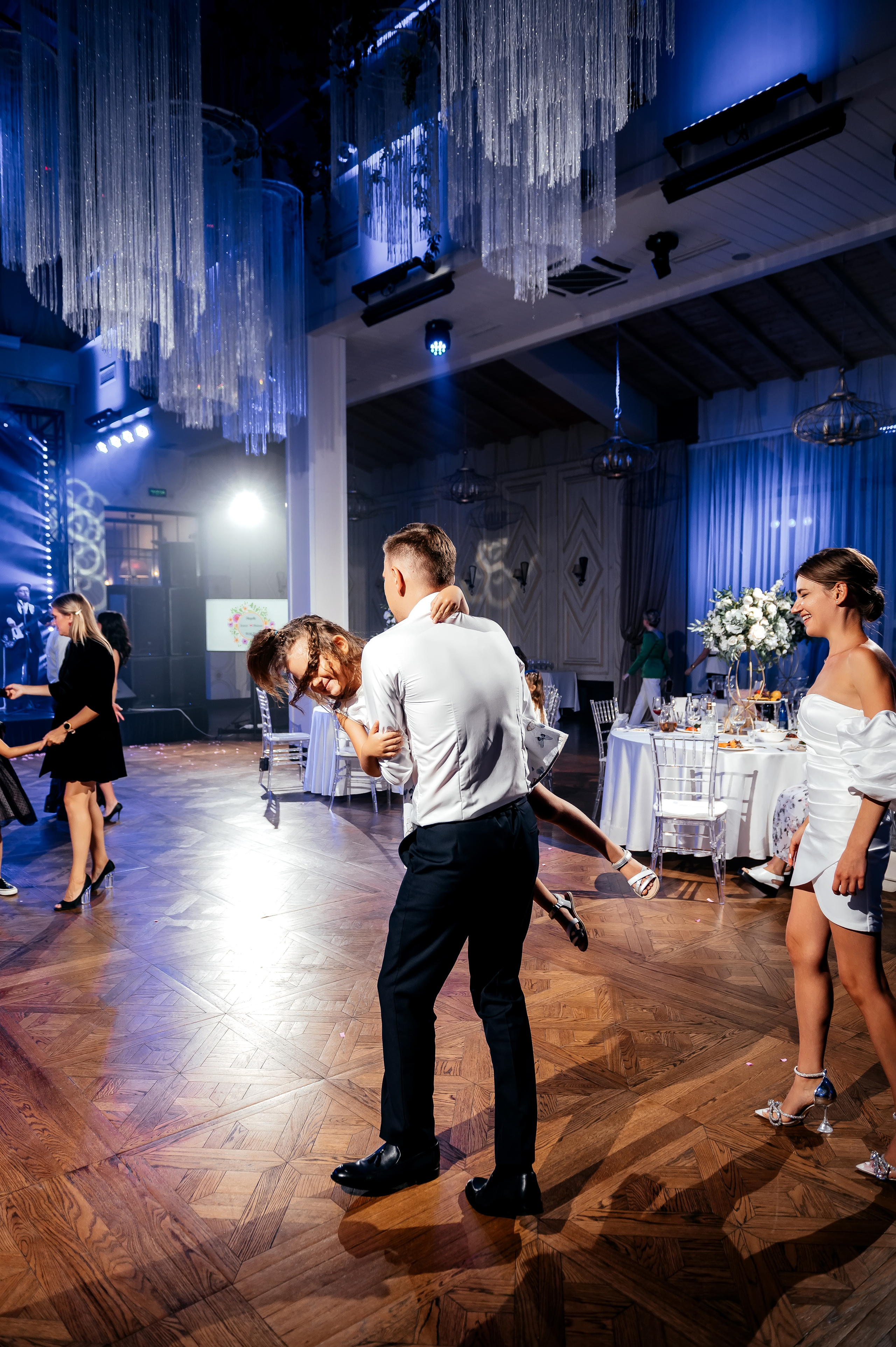 Роскошная свадьба с утром в Marriott Imperial Plaza, регистрацией в Москва-сити и завершением в Артилэнде. Свадебный и семейный фотограф Виктория Носачёва. Щелково, Москва и МО